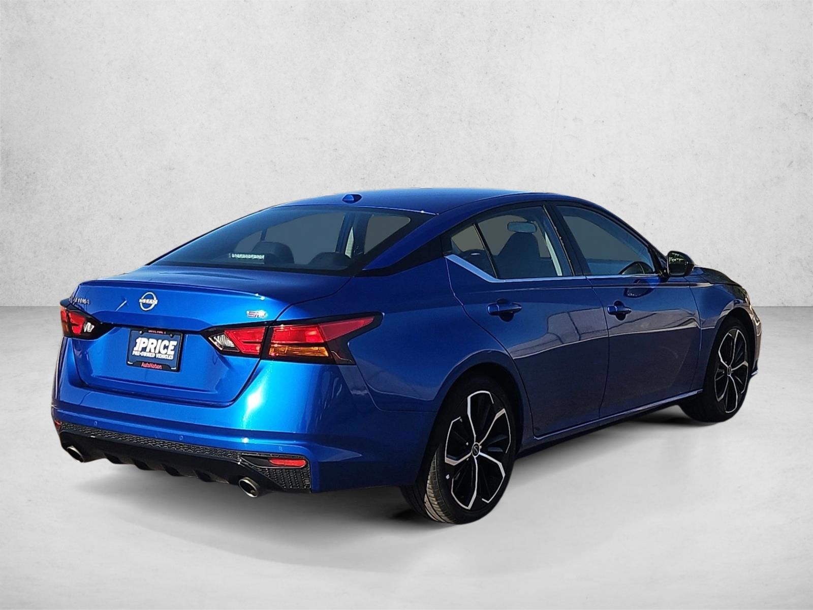 2025 Nissan Altima SR - Photo 5