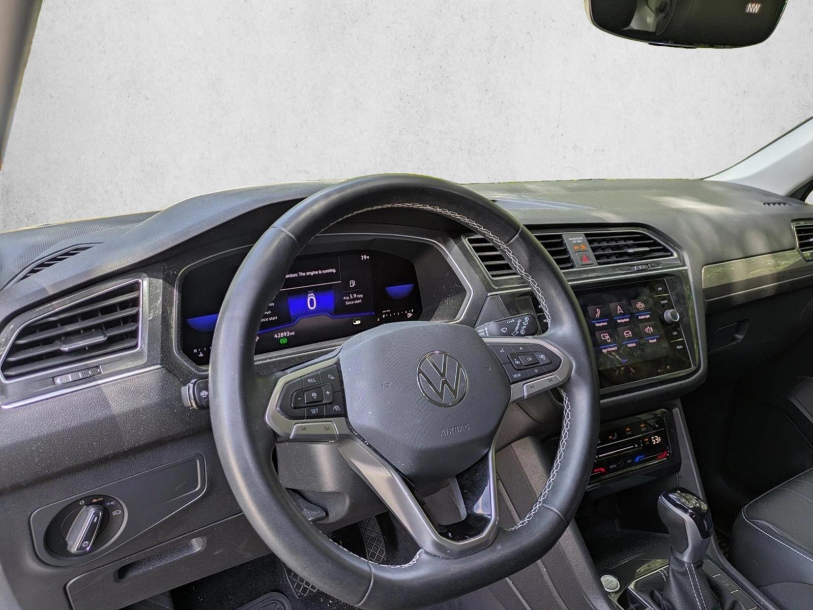 Thumbnail: 2022 Volkswagen Tiguan - 3