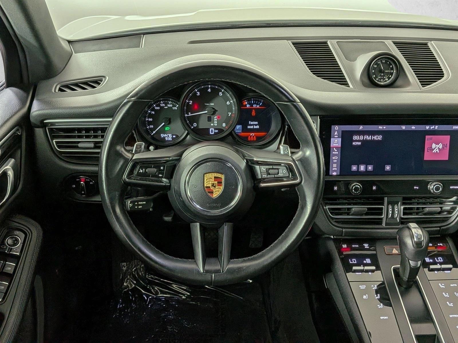 Thumbnail: 2022 Porsche Macan - 3