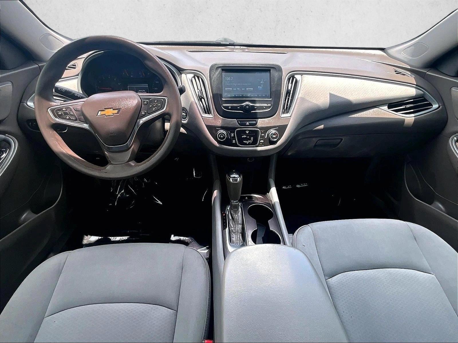 Thumbnail: 2017 Chevrolet Malibu - 5