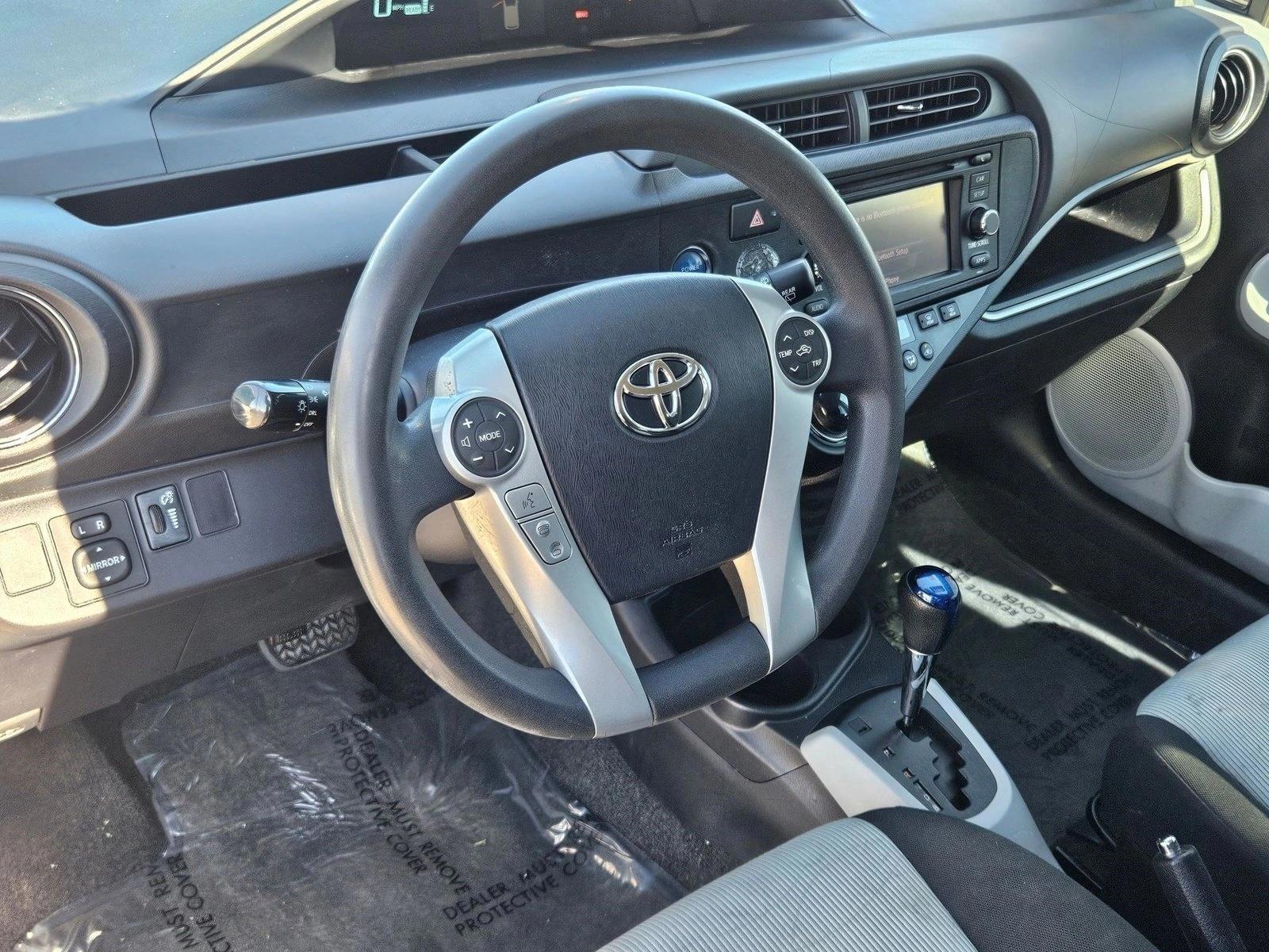 Thumbnail: 2014 Toyota Prius c - 3