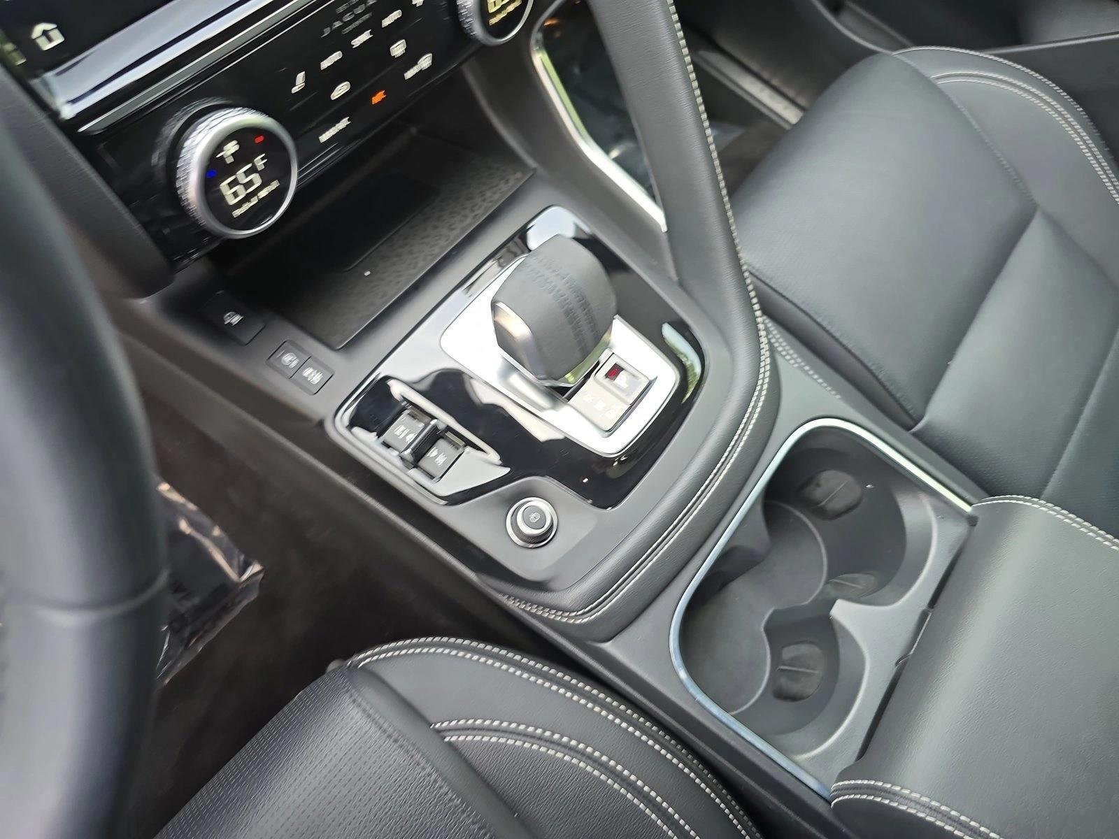 2024 Jaguar E-Pace R-DYNAMIC SE - Photo 25