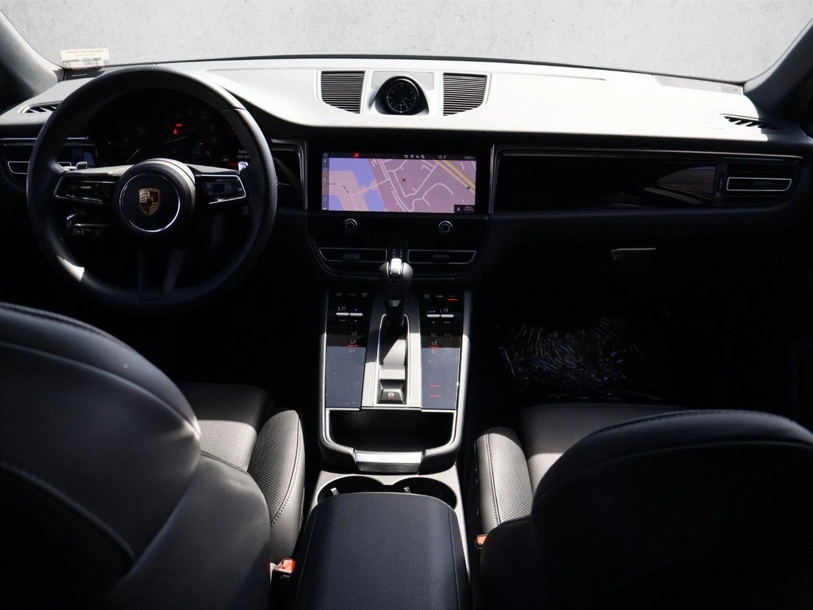 Thumbnail: 2025 Porsche Macan - 3