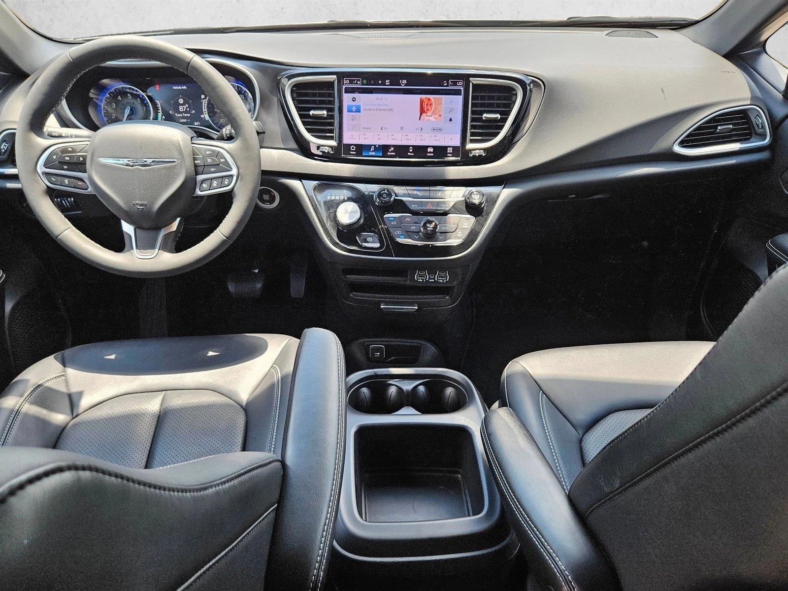 Thumbnail: 2025 Chrysler Pacifica - 3