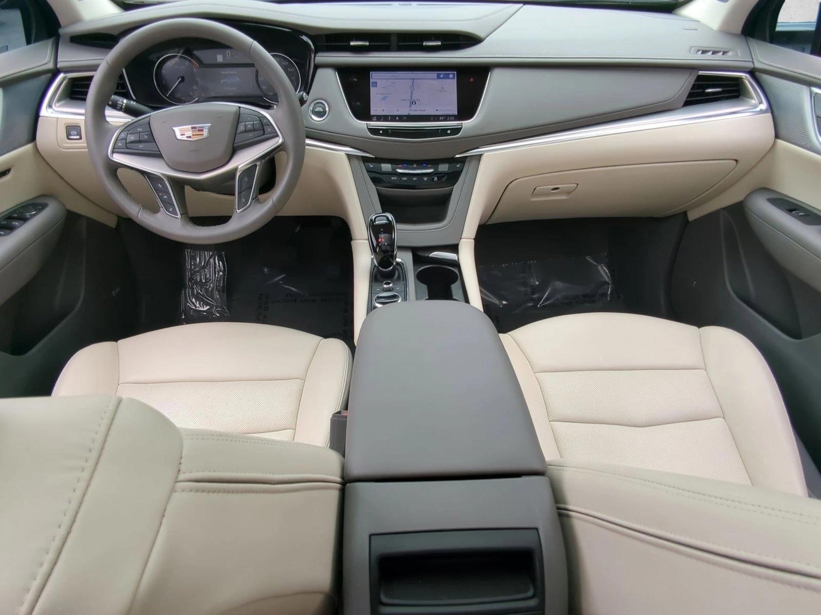 Thumbnail: 2025 Cadillac XT5 - 4