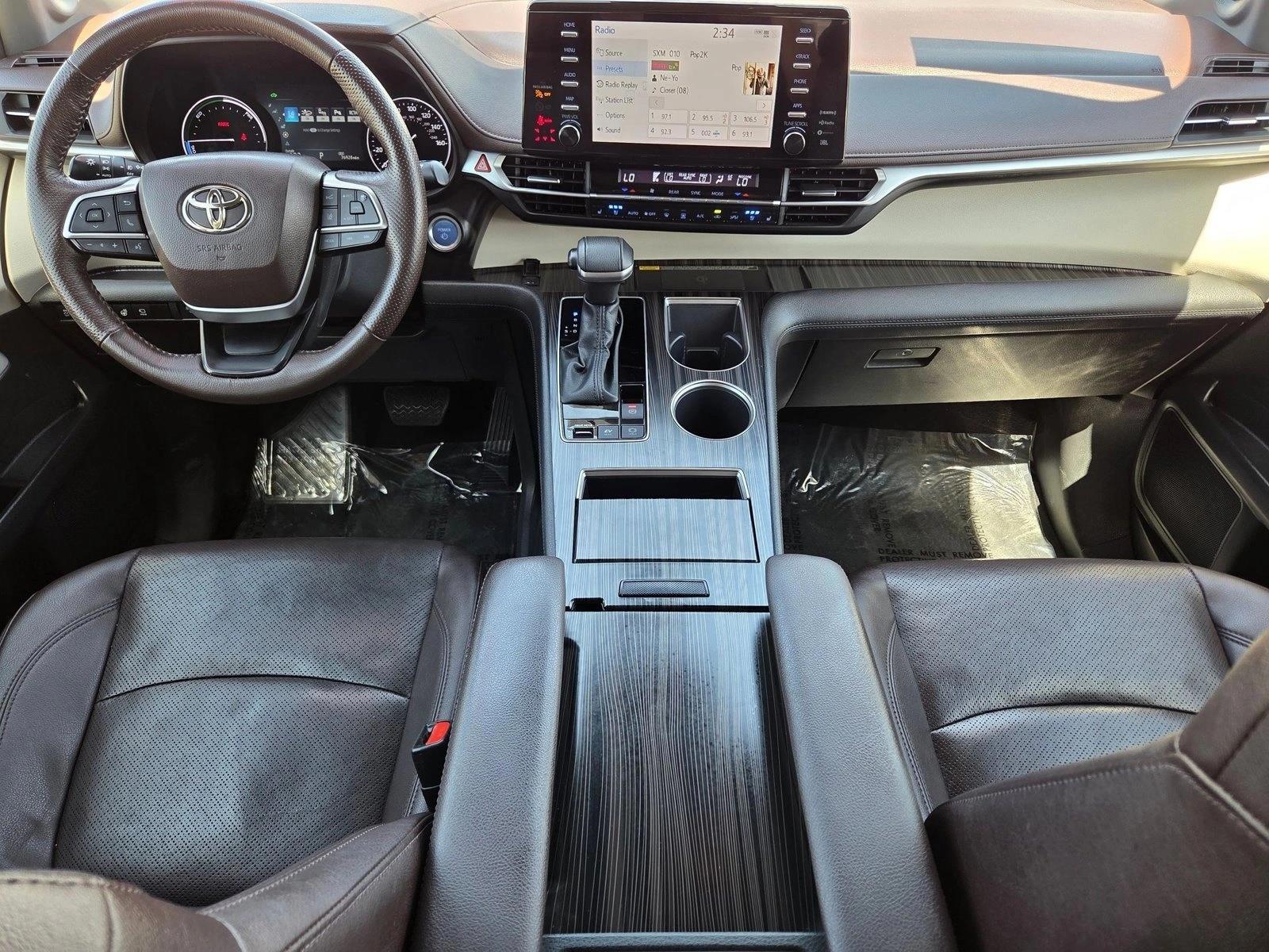 Thumbnail: 2023 Toyota Sienna - 3