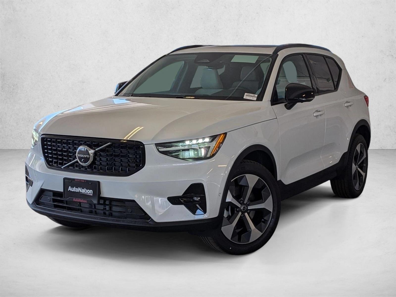 Thumbnail: 2026 Volvo XC40 - 1