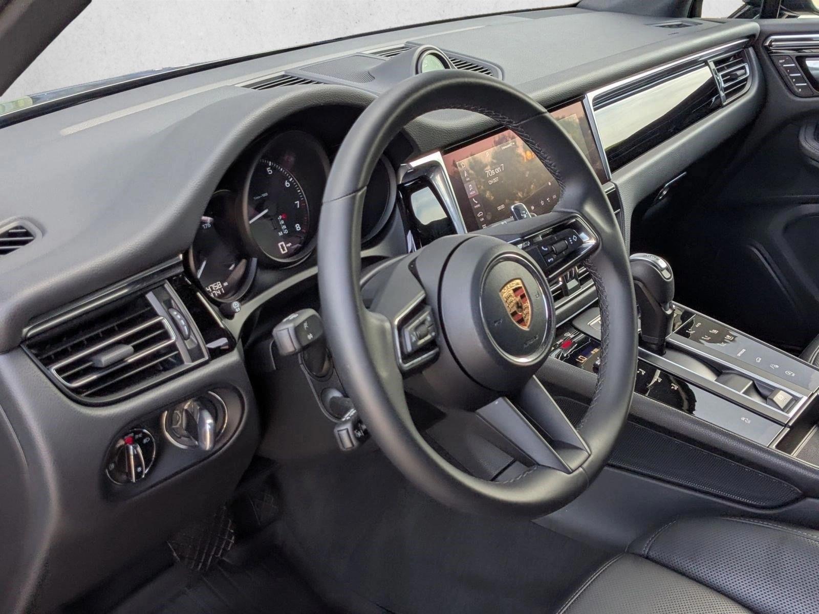 Thumbnail: 2026 Porsche Macan - 3