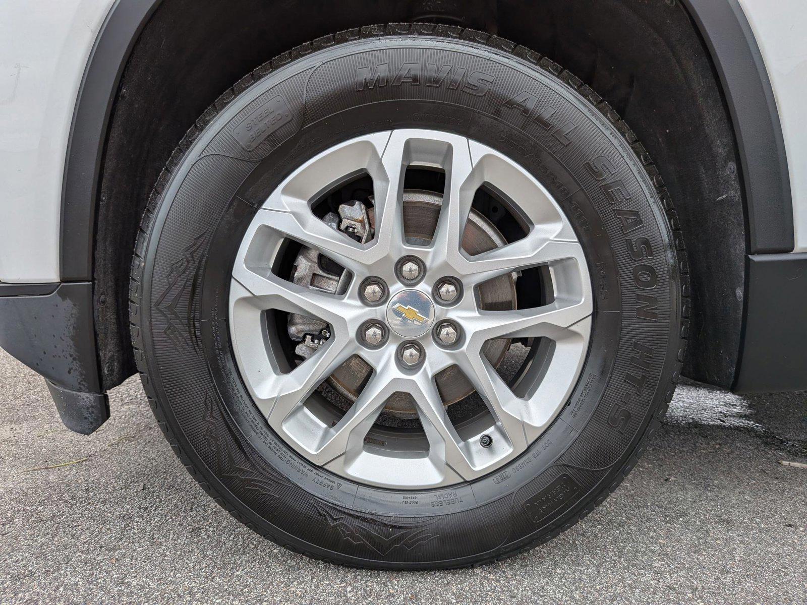 2021 Chevrolet Traverse LS - Photo 24