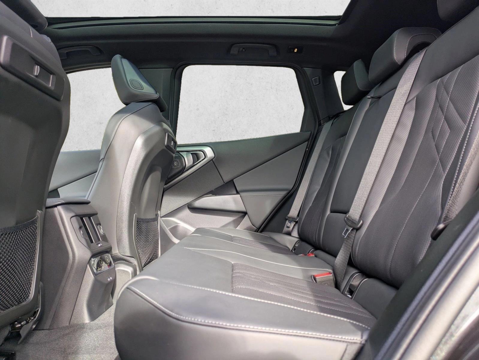 2026 BMW X3 30 - Photo 17