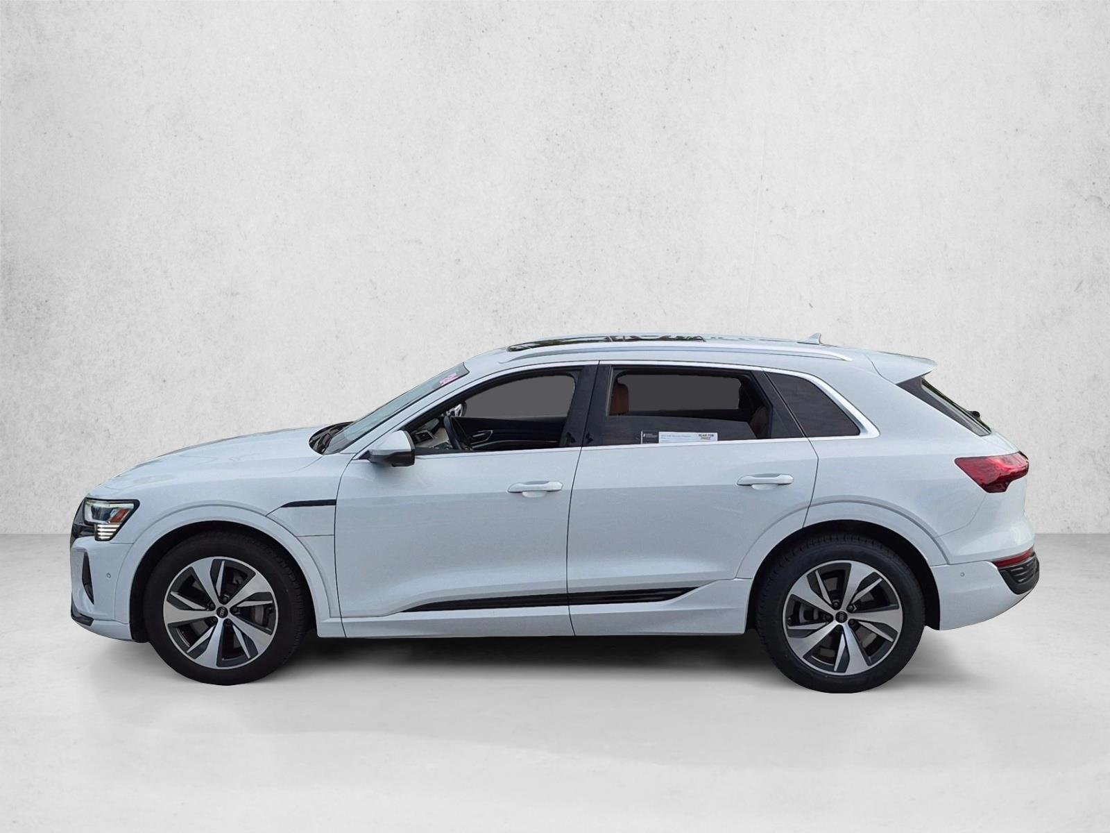 Thumbnail: 2024 Audi Q8 e-tron - 2