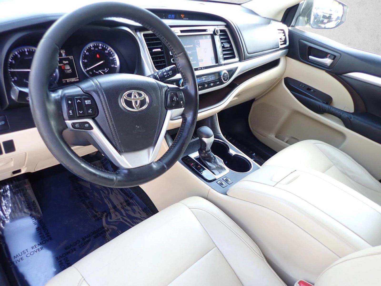 Thumbnail: 2015 Toyota Highlander - 3