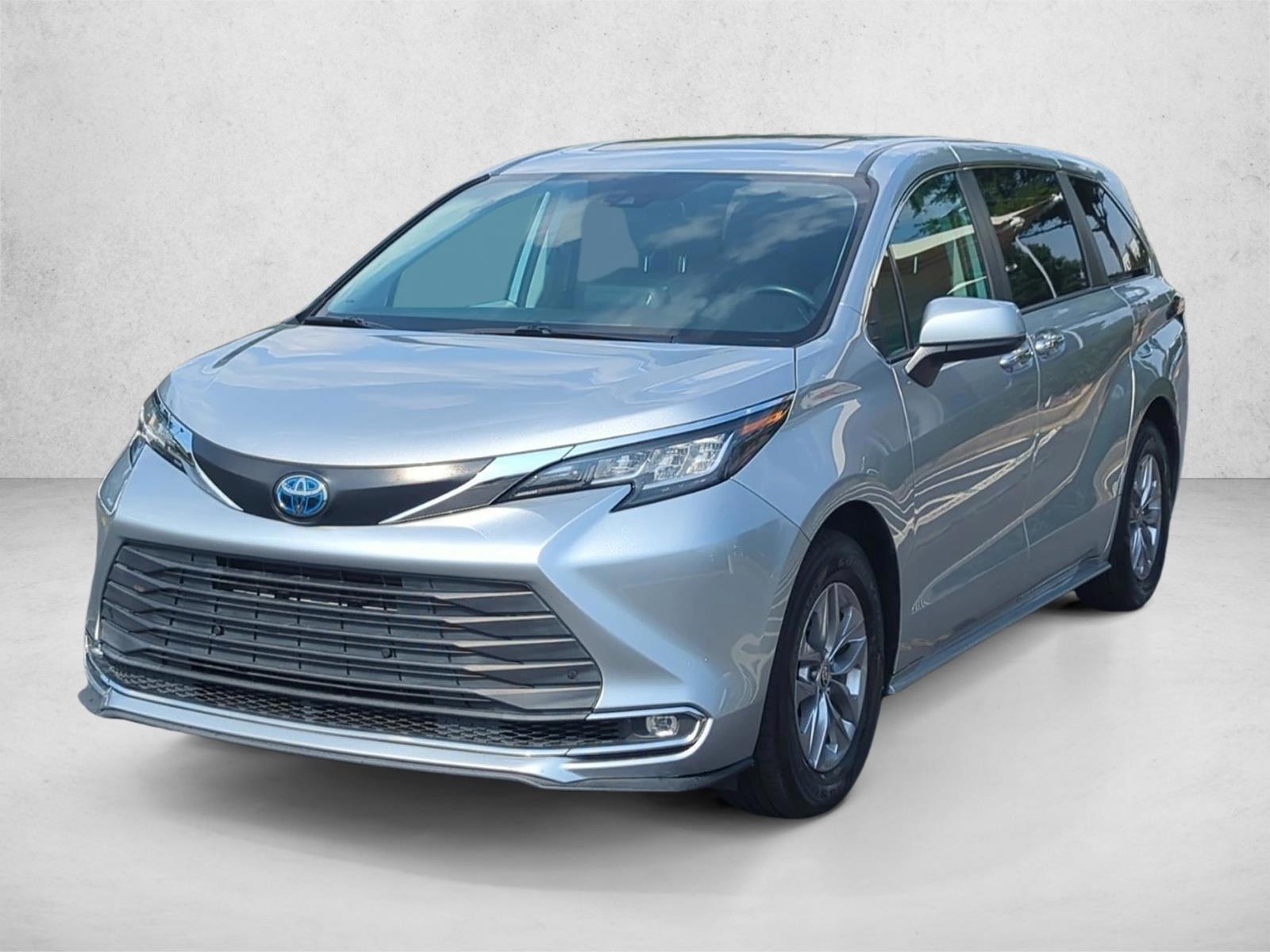 Thumbnail: 2022 Toyota Sienna - 1