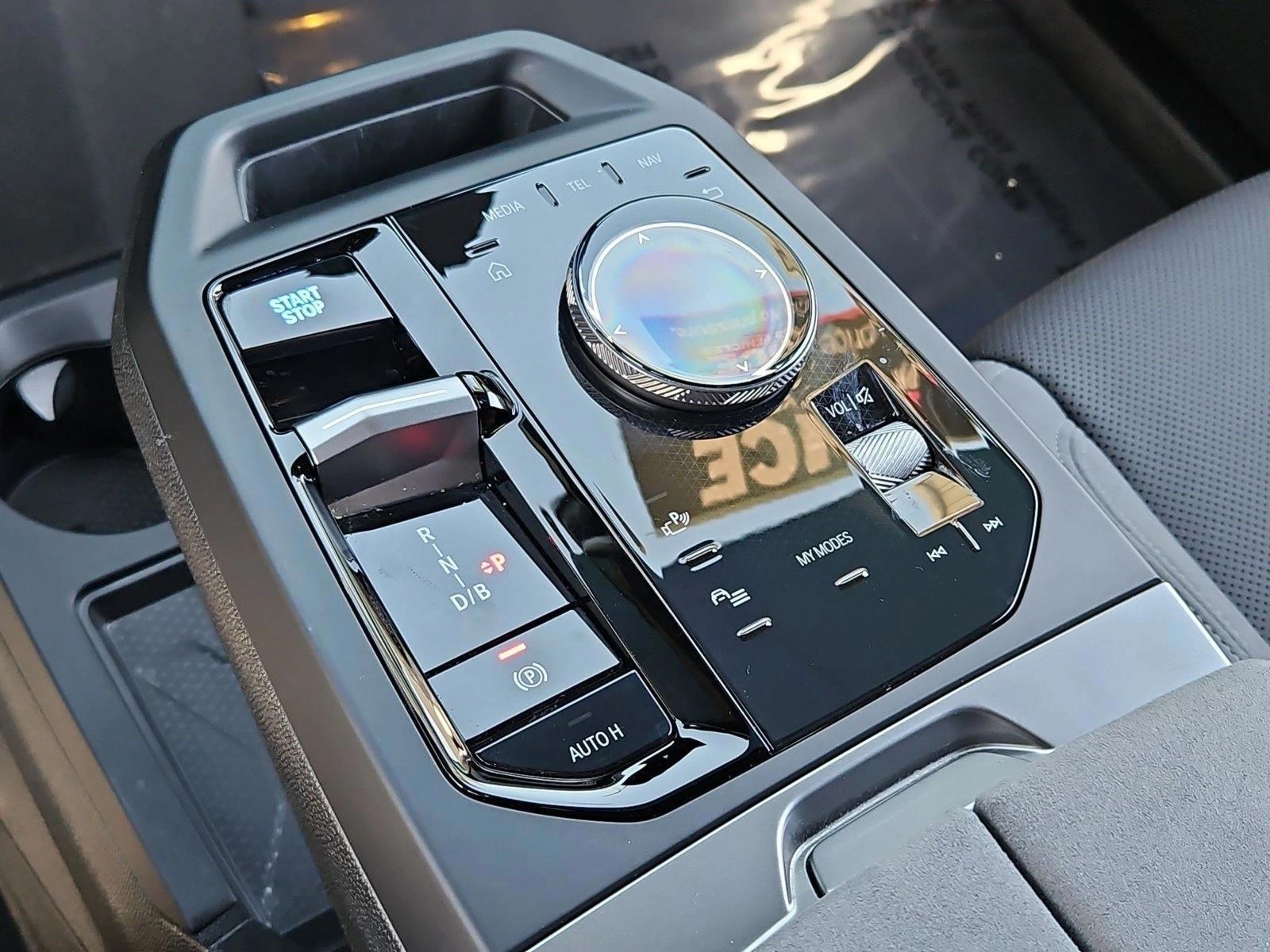 2026 BMW iX 45 - Photo 12