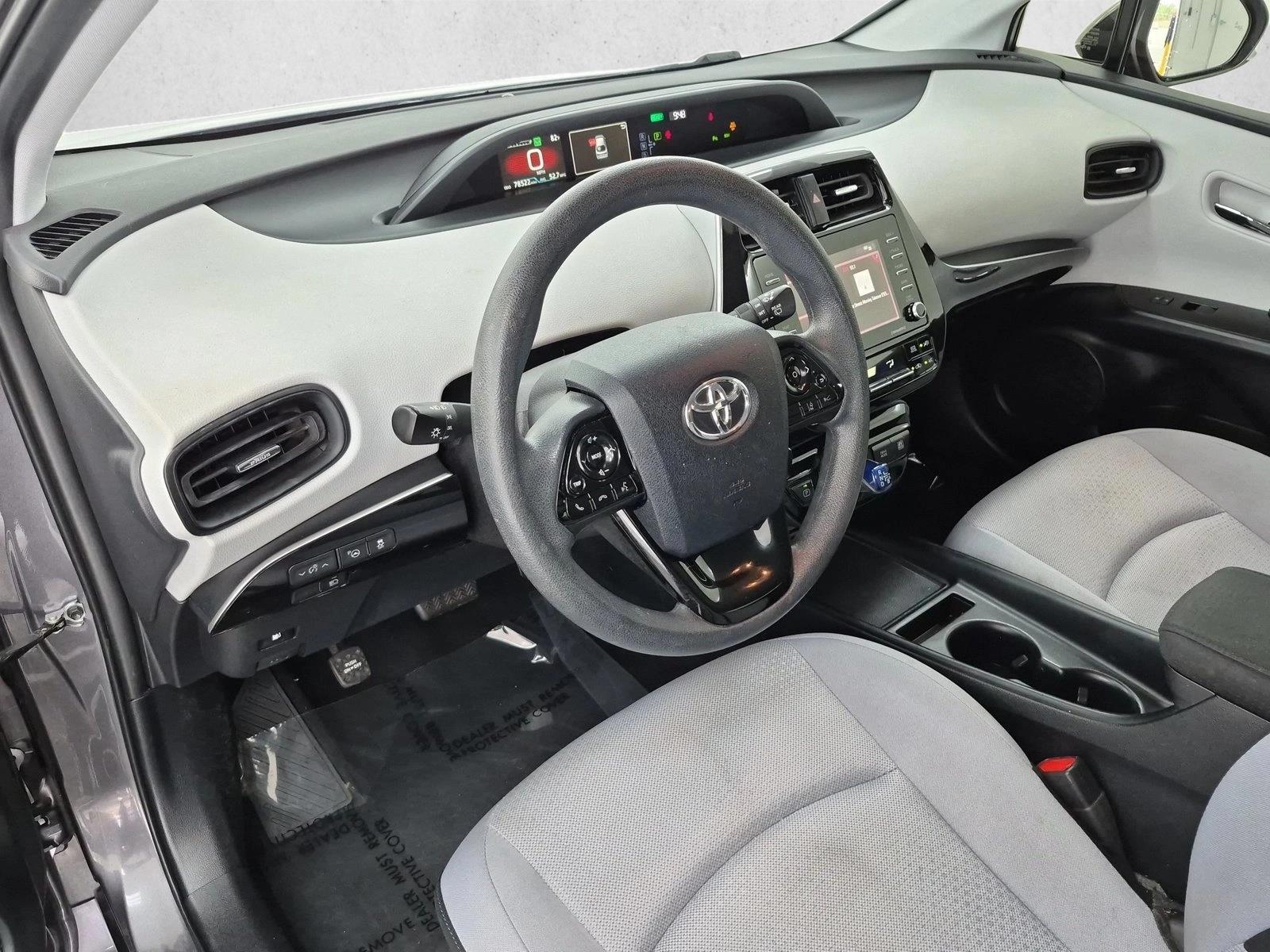 2022 Toyota Prius LE - Photo 10