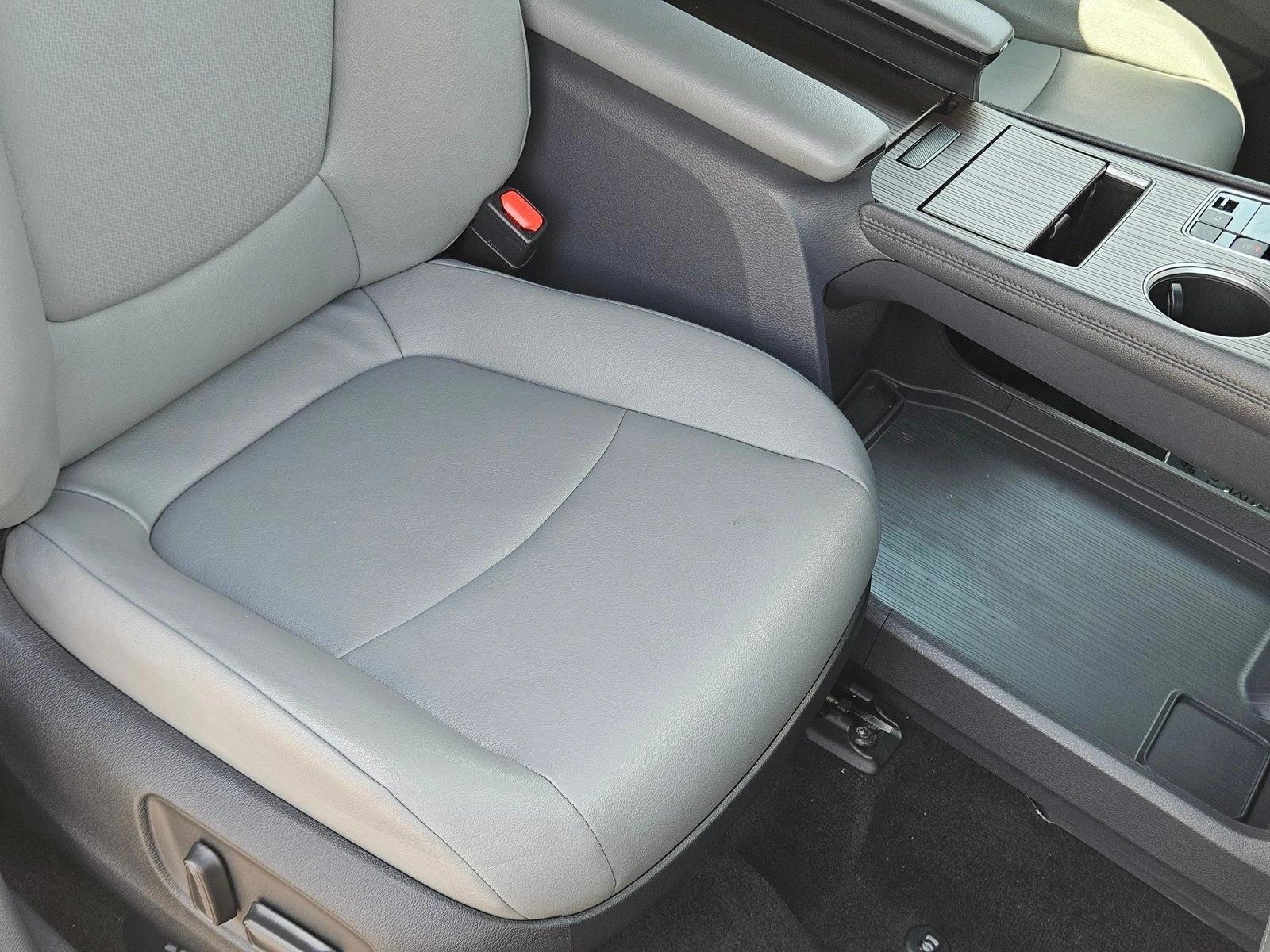 Thumbnail: 2023 Toyota Sienna - 4