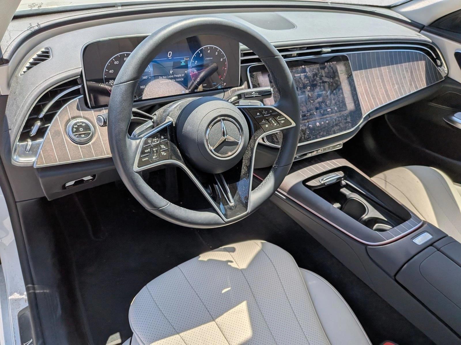Thumbnail: 2025 Mercedes-Benz E-Class - 3