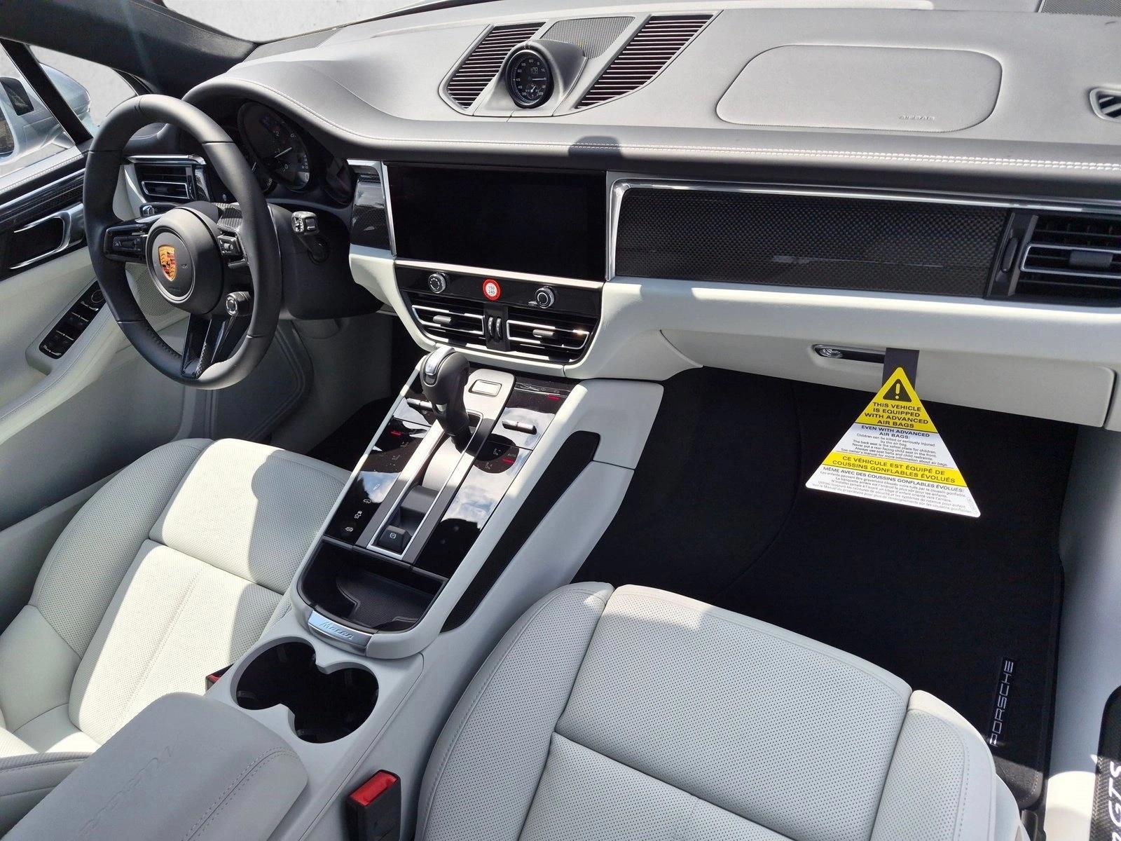 Thumbnail: 2026 Porsche Macan - 5