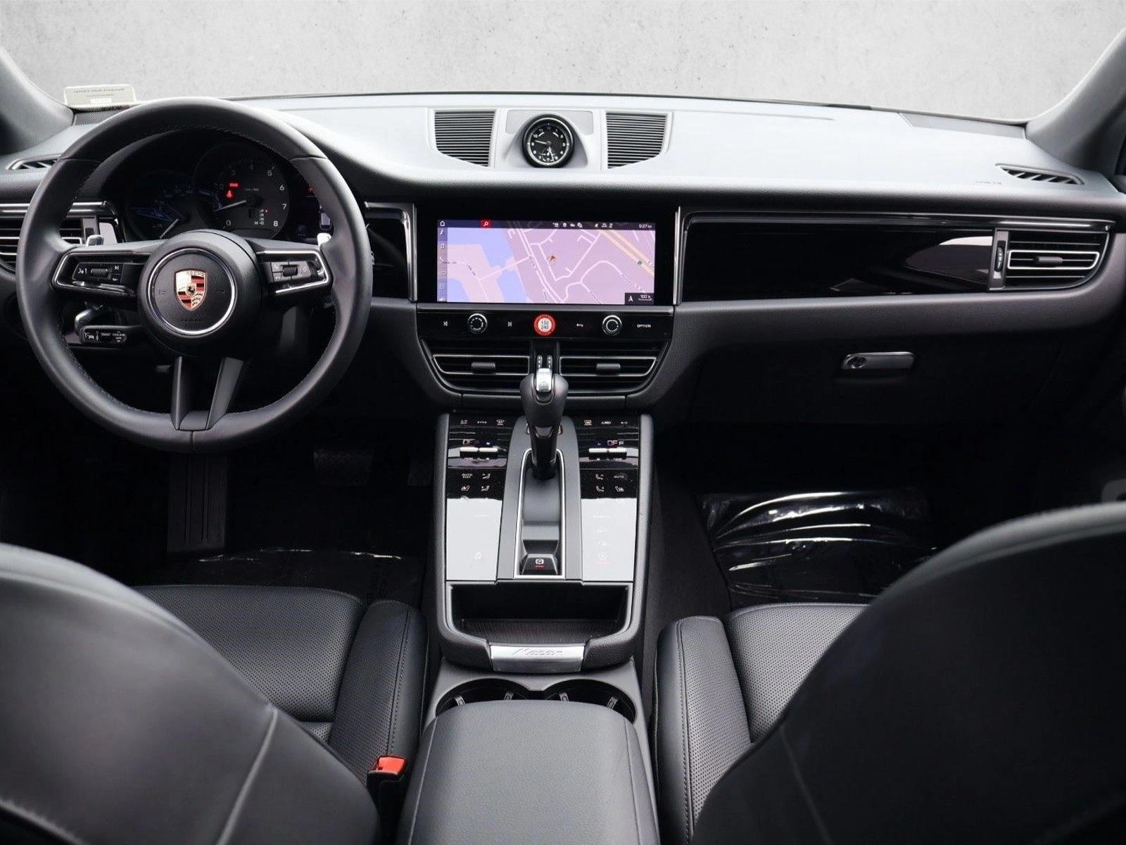 Thumbnail: 2025 Porsche Macan - 4