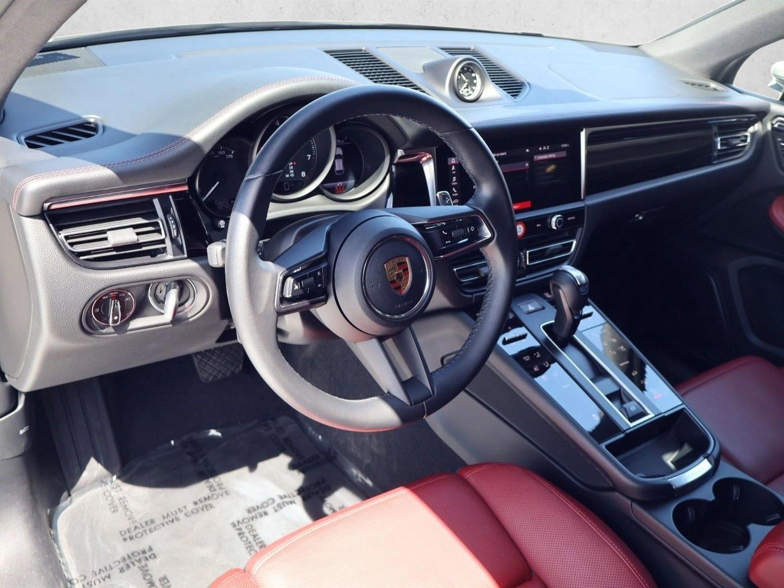 Thumbnail: 2023 Porsche Macan - 3
