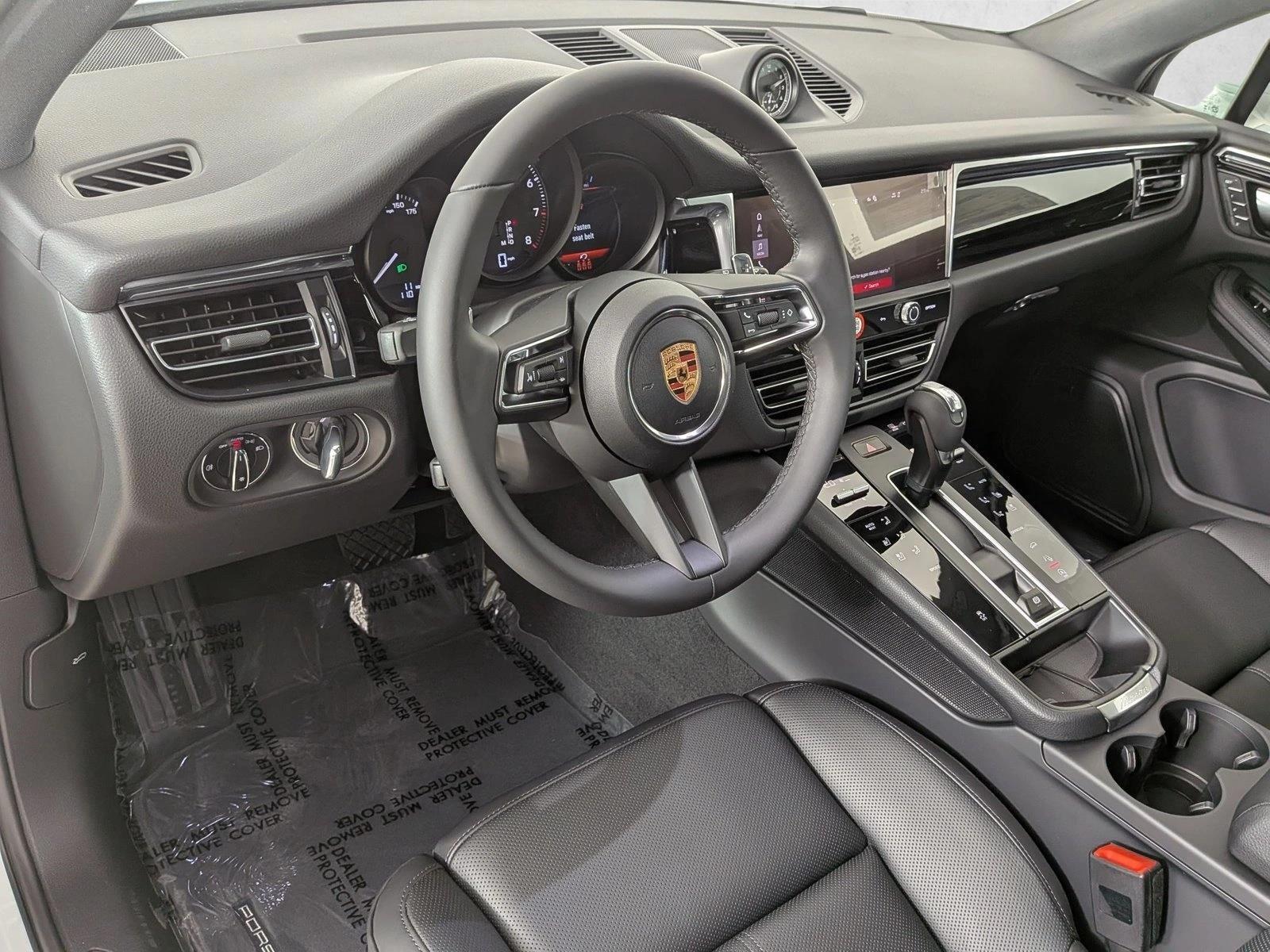 Thumbnail: 2026 Porsche Macan - 3