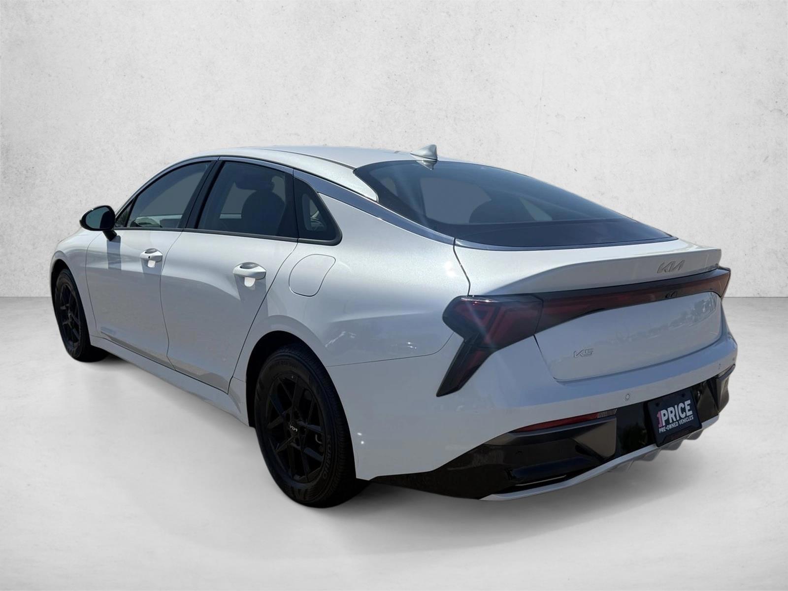 2025 Kia K5 LXS - Photo 8