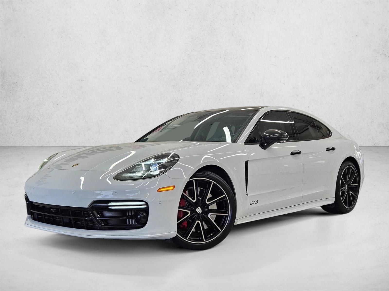 2019 Porsche Panamera GTS's photo