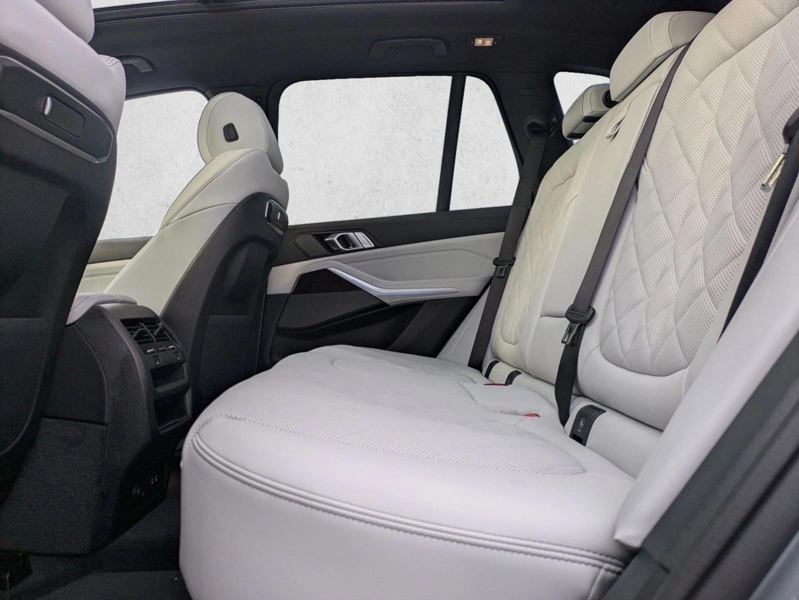 2026 BMW X5 50e - Photo 17