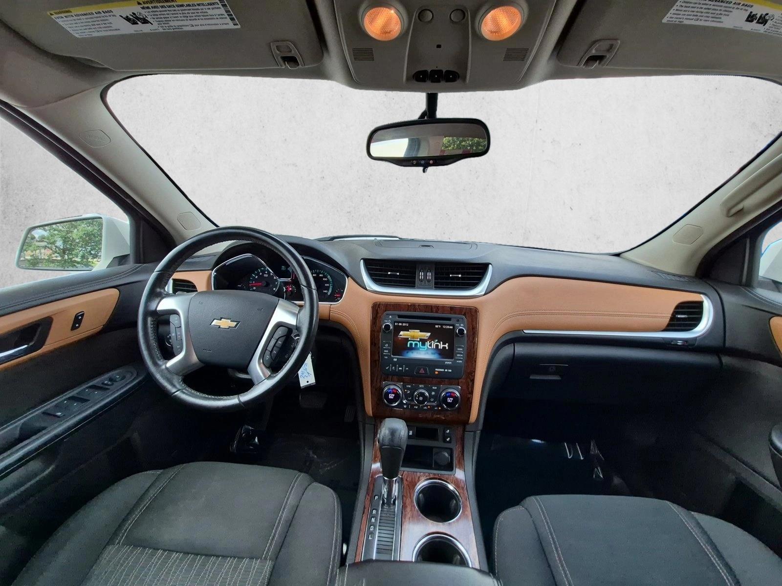 Thumbnail: 2014 Chevrolet Traverse - 3