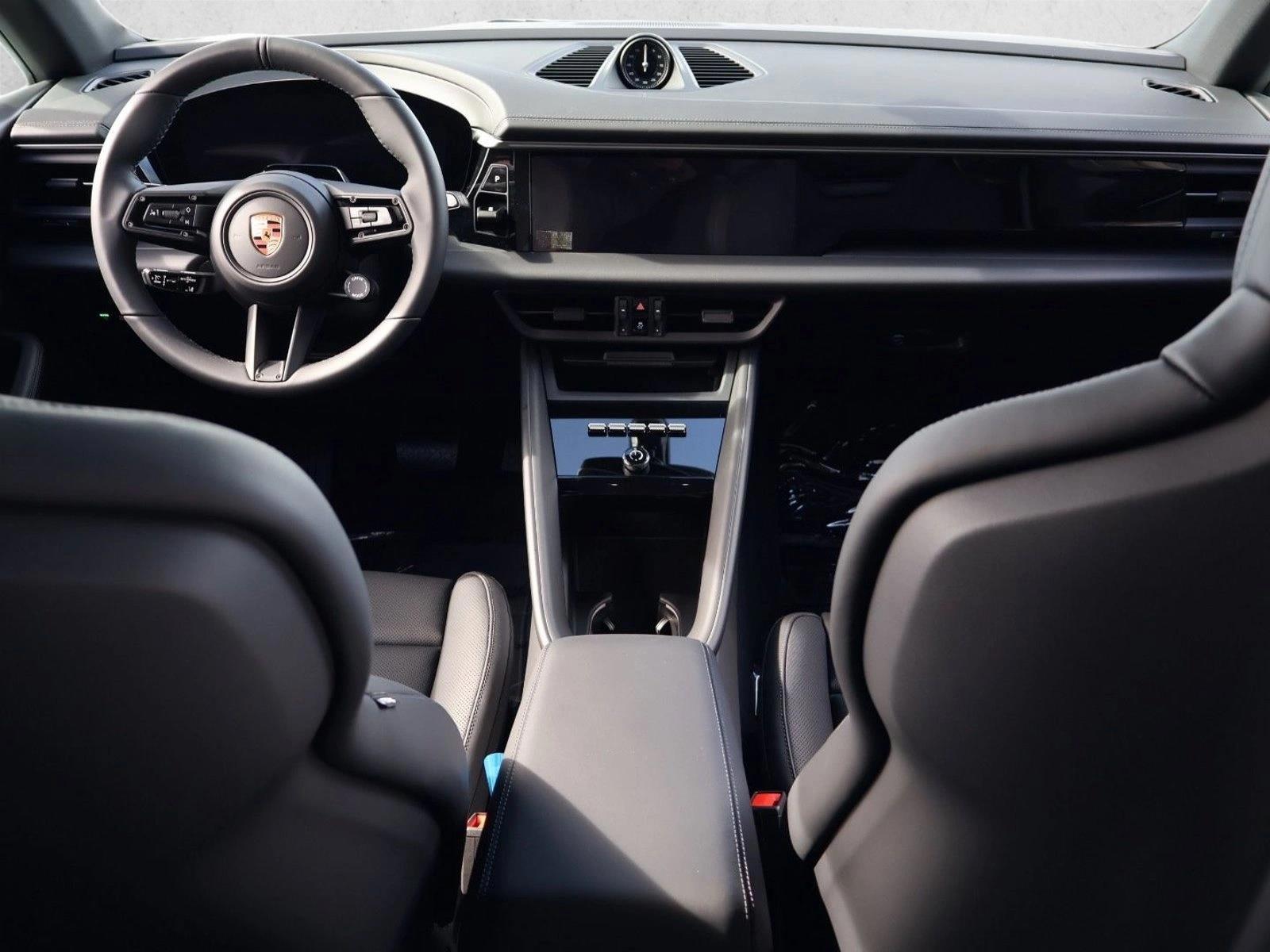 Thumbnail: 2026 Porsche Macan - 5