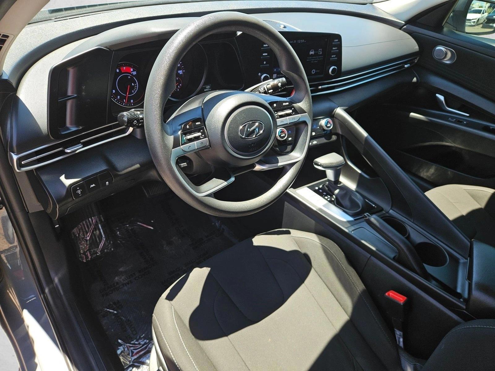 Thumbnail: 2023 Hyundai Elantra - 3