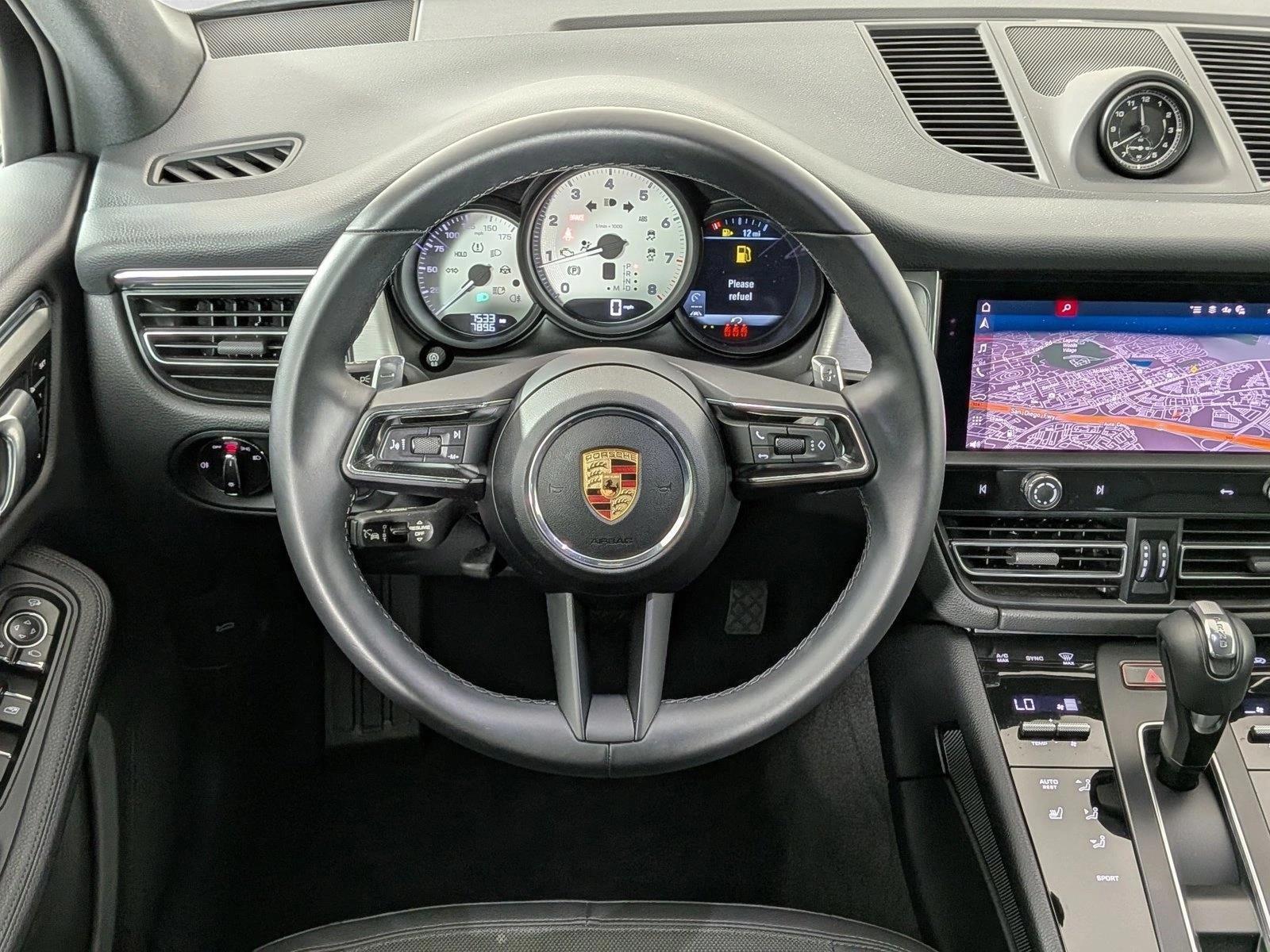 2025 Porsche Macan T - Photo 14
