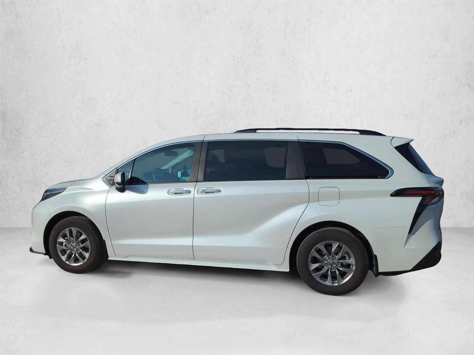 Thumbnail: 2025 Toyota Sienna - 2