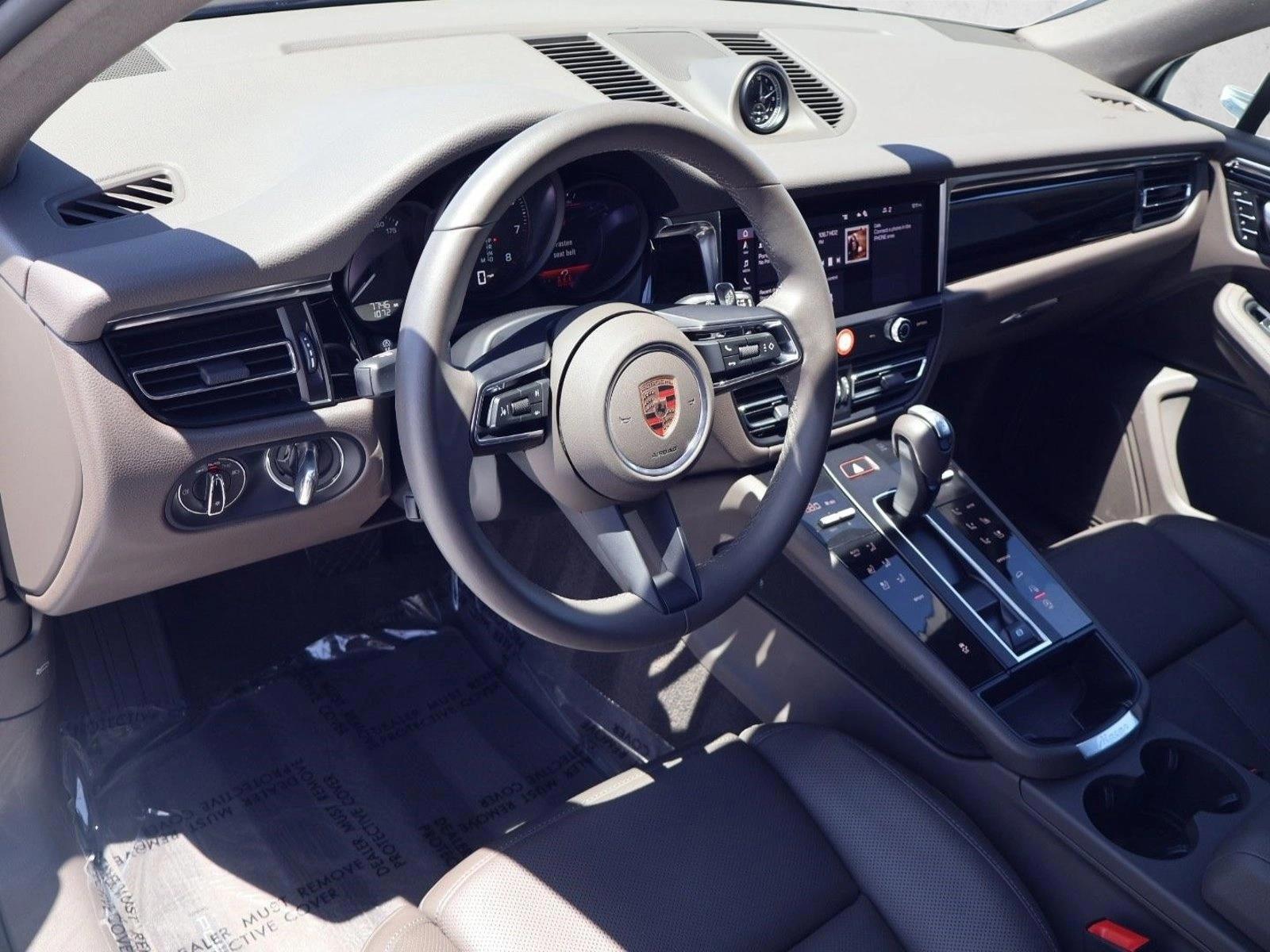 Thumbnail: 2026 Porsche Macan - 3