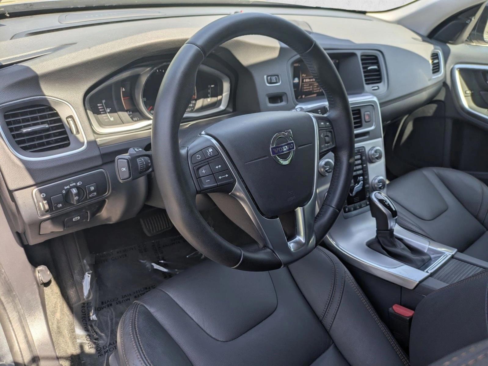 Thumbnail: 2017 Volvo V60 - 3