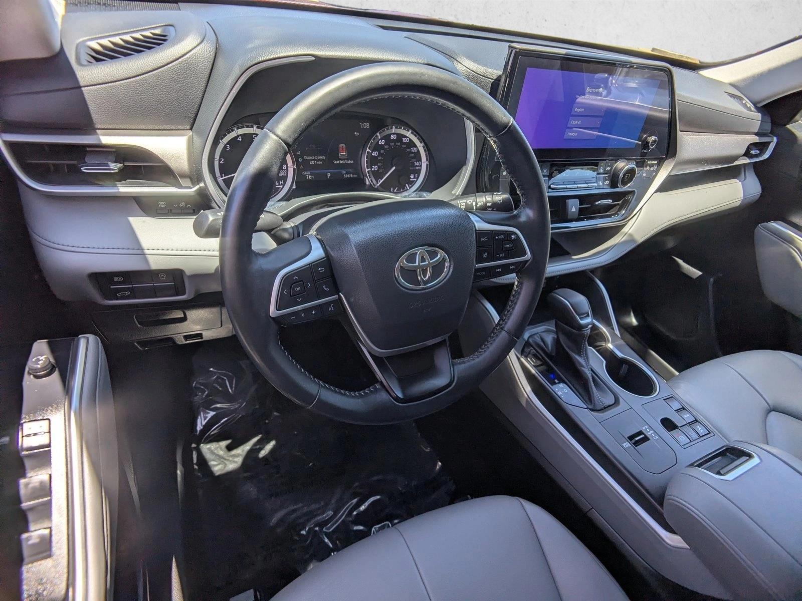 Thumbnail: 2023 Toyota Highlander - 3