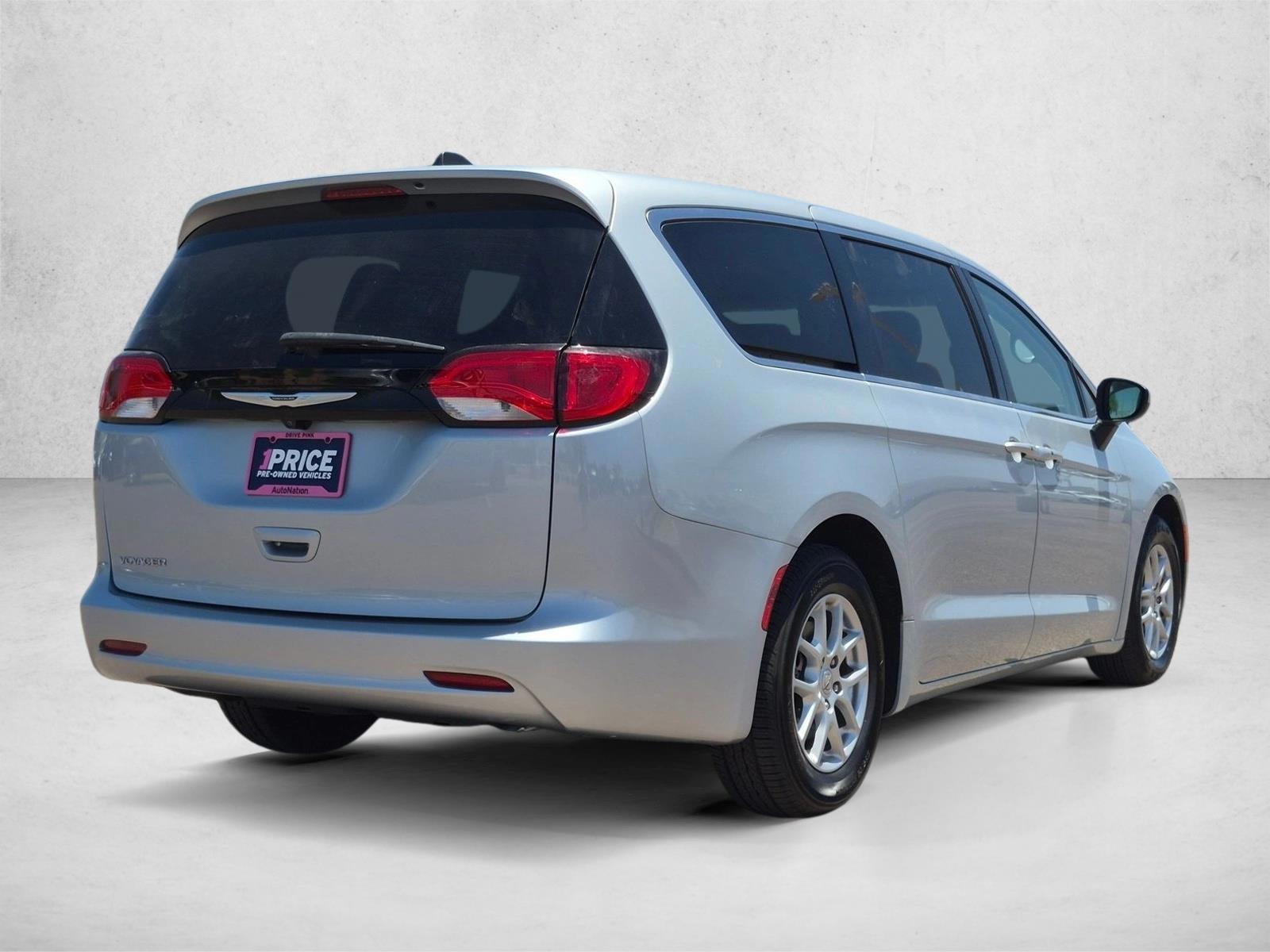 2022 Chrysler Voyager