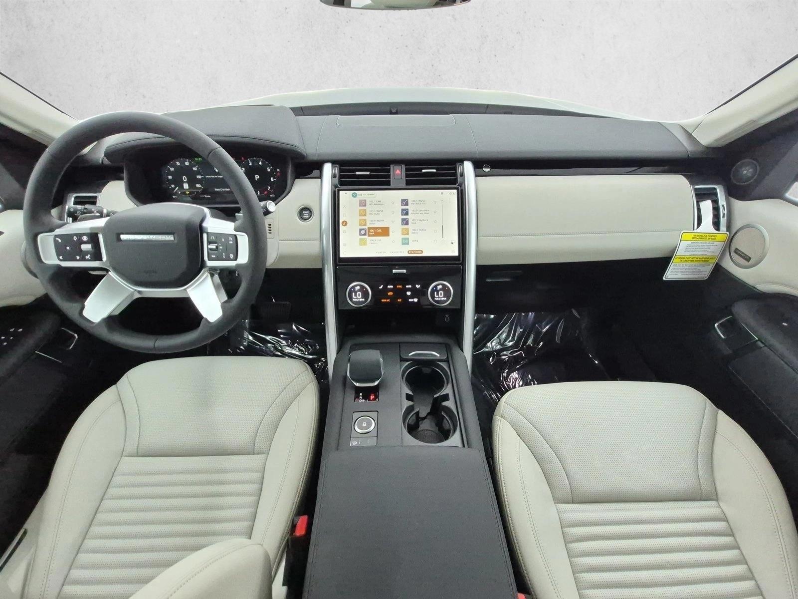Thumbnail: 2026 Land Rover Discovery - 3