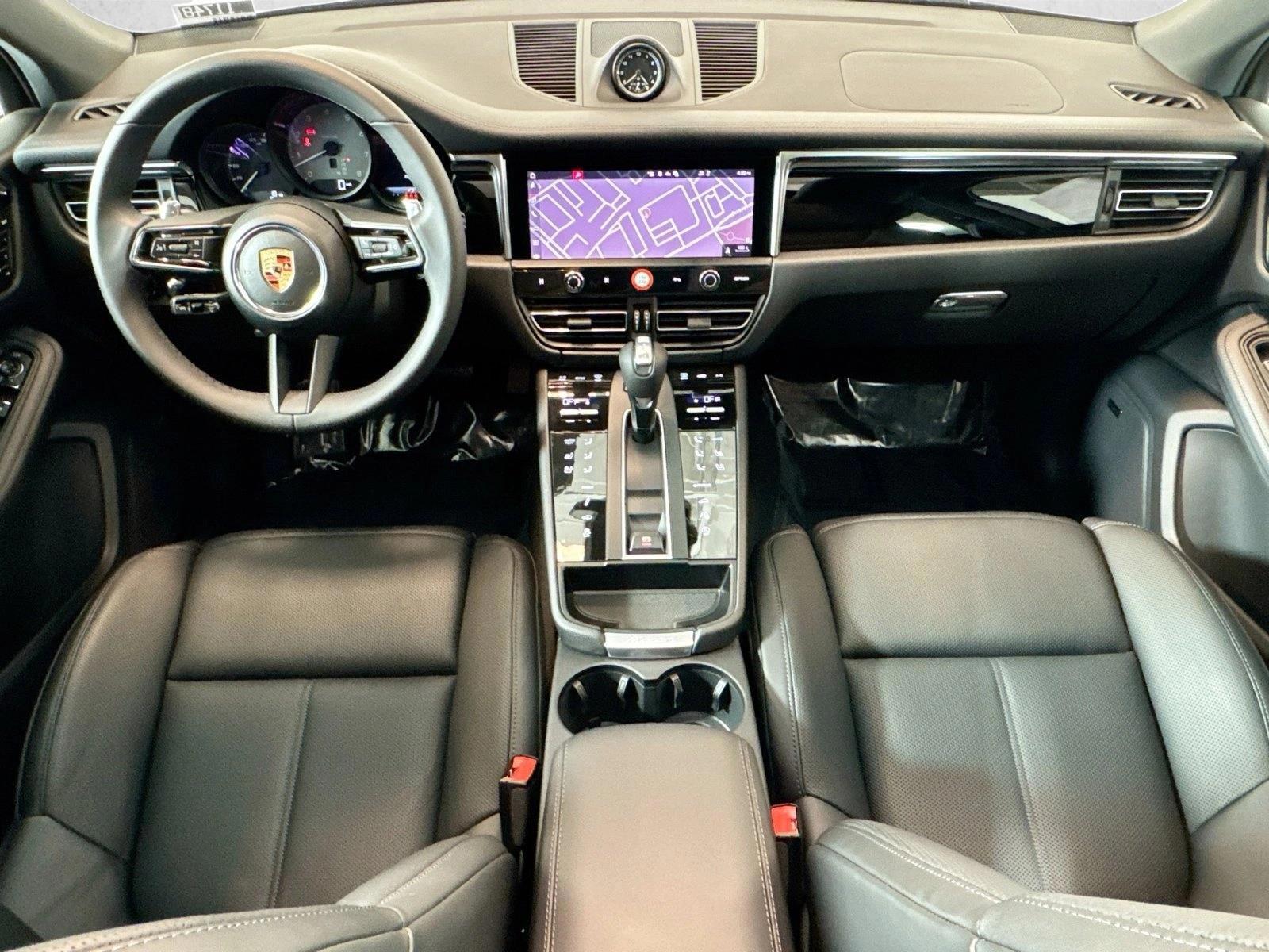 Thumbnail: 2026 Porsche Macan - 4