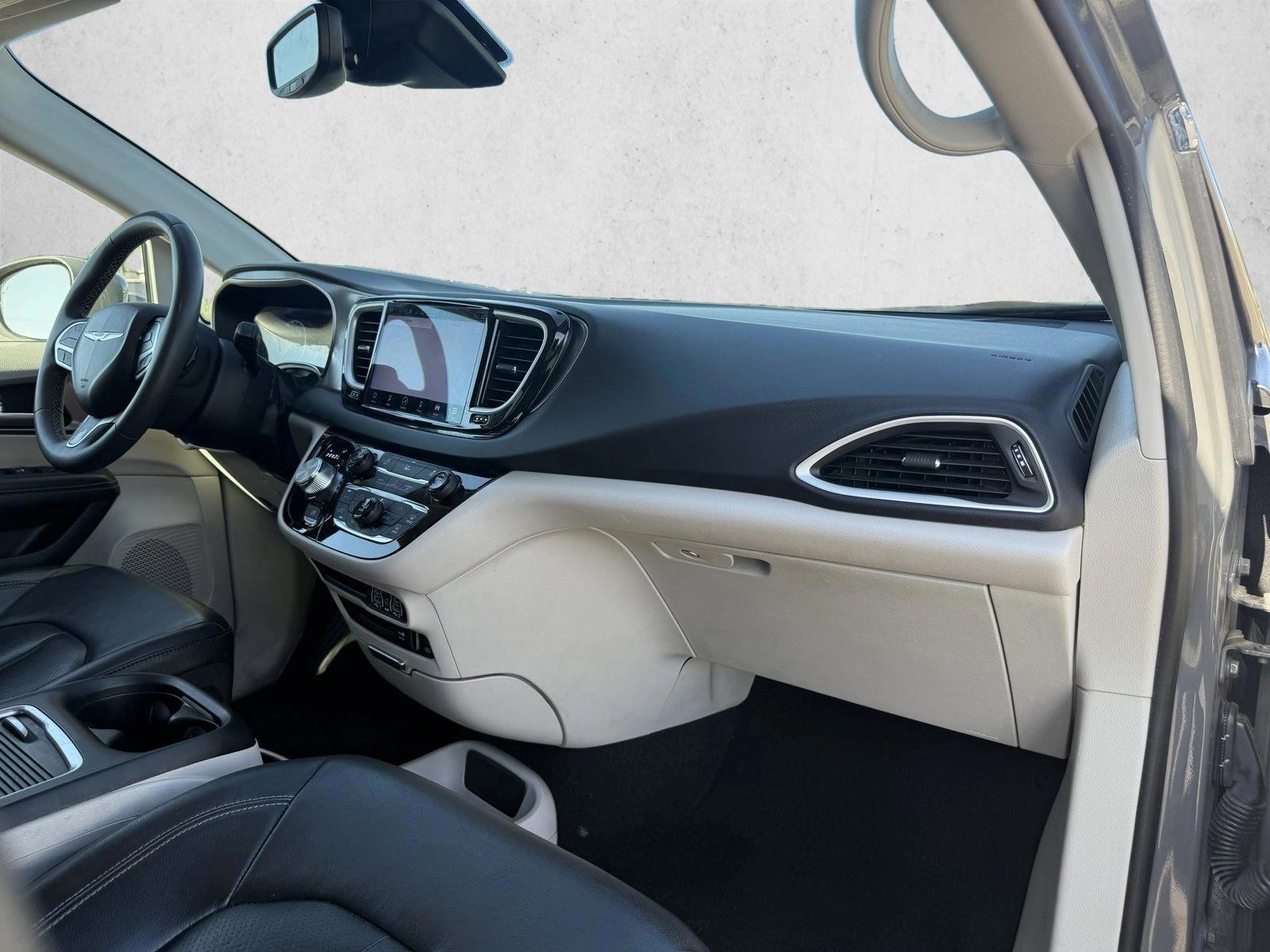 2022 Chrysler Pacifica Touring L - Photo 12