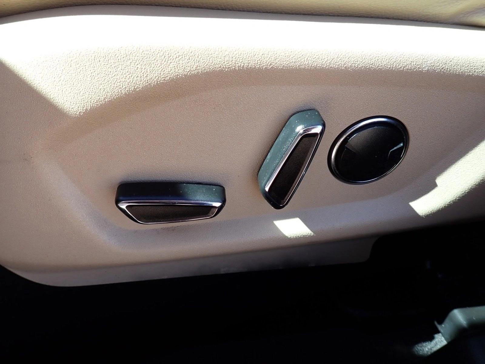 Thumbnail: 2016 Ford Explorer - 3