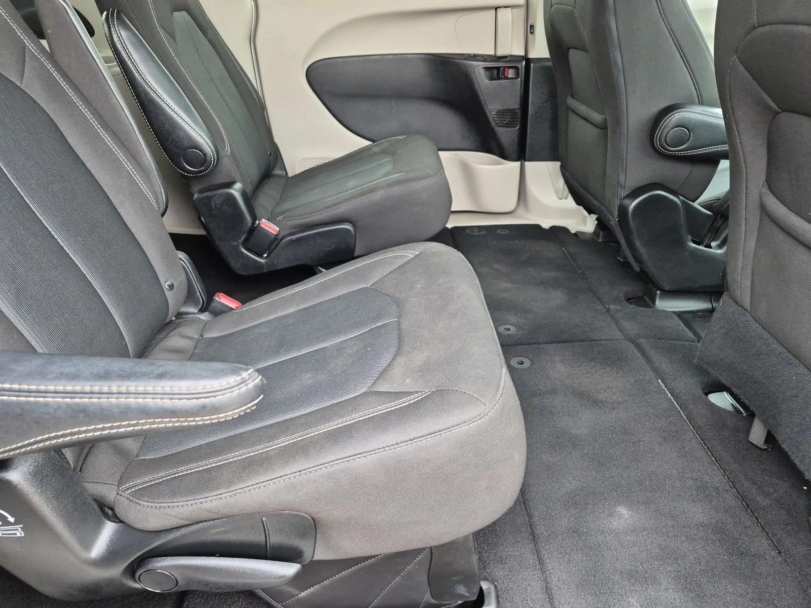 Thumbnail: 2022 Chrysler Voyager - 5