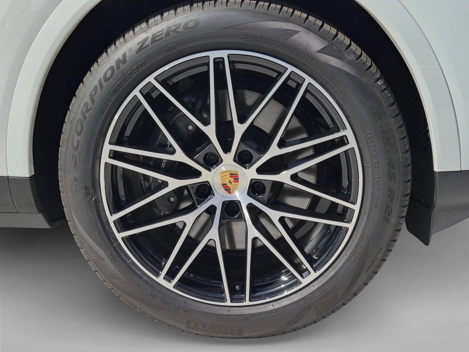 2025 Porsche Cayenne Base - Photo 28