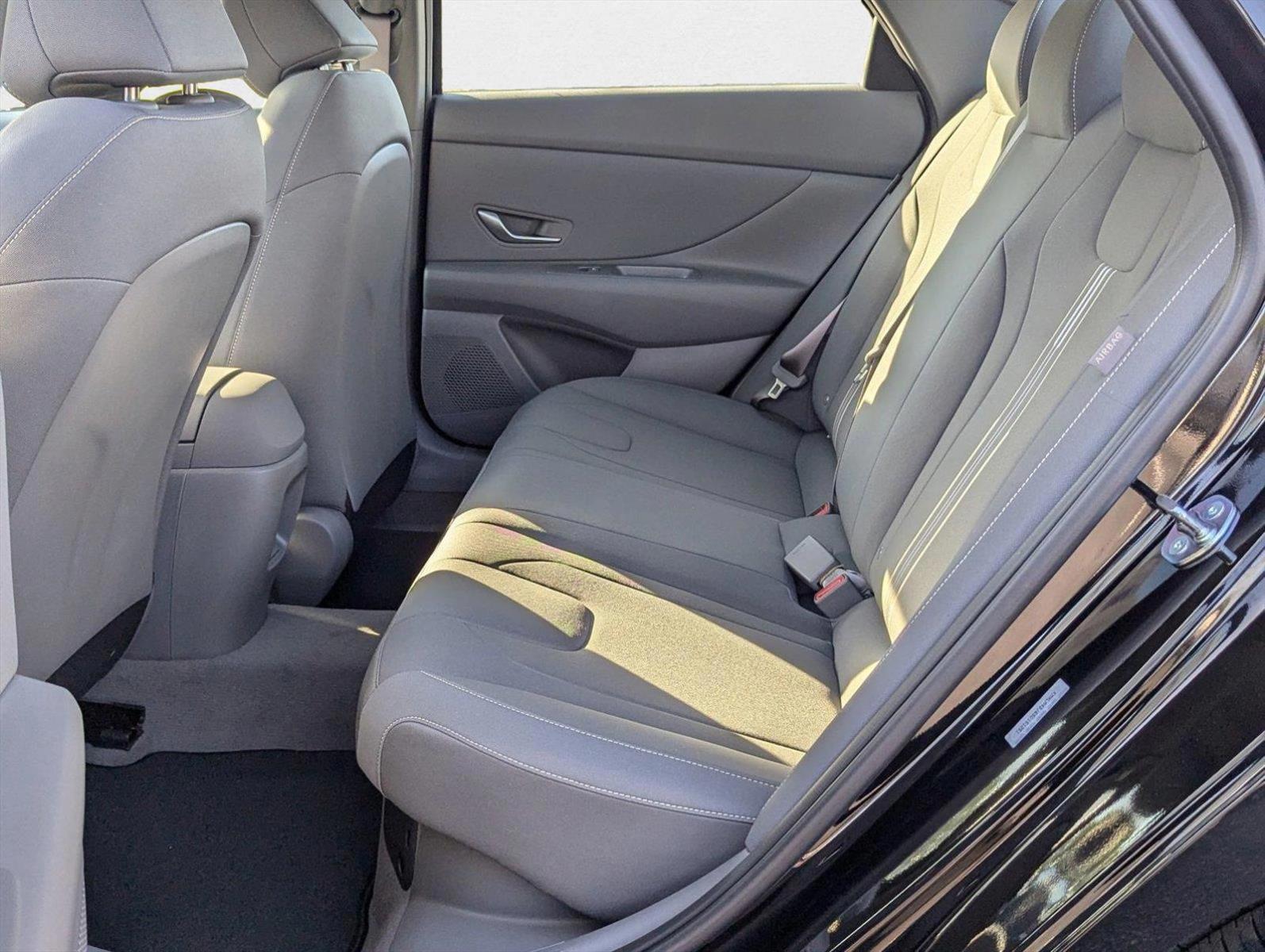 2025 Hyundai Elantra Blue - Photo 15