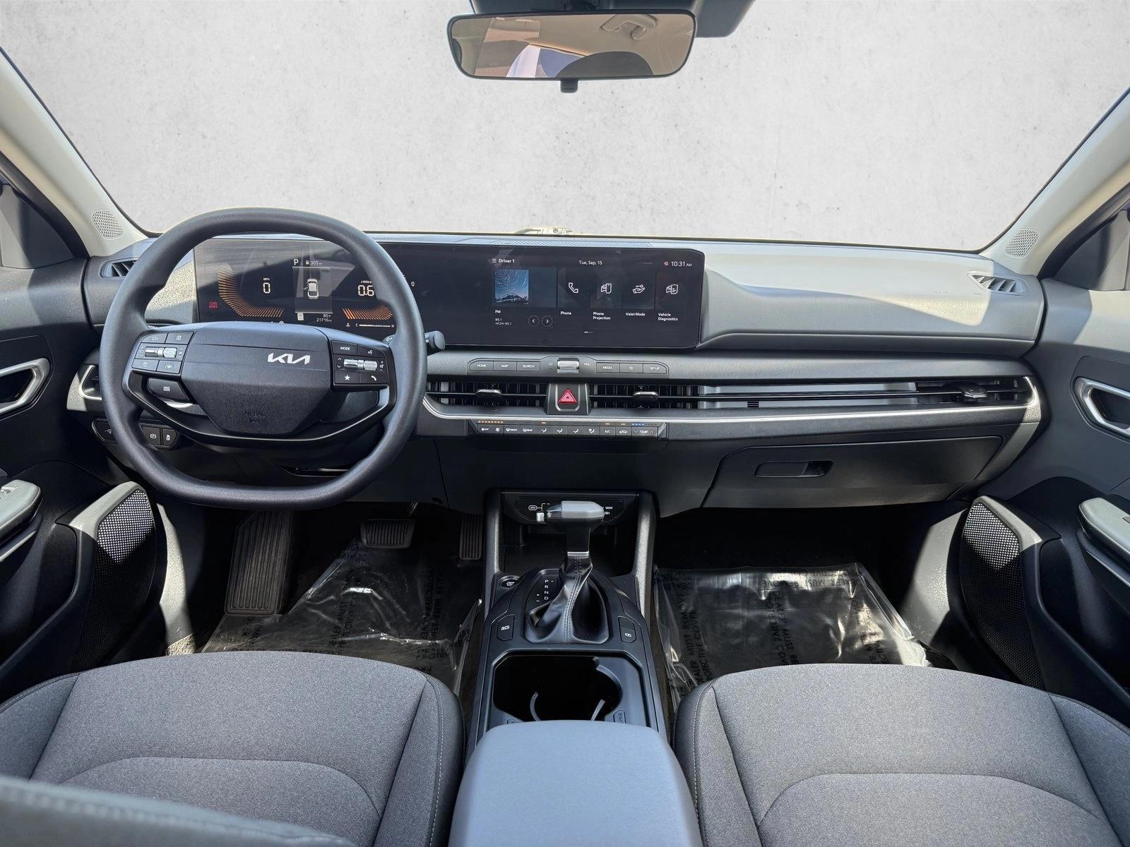 2025 Kia K4 LXS - Photo 14
