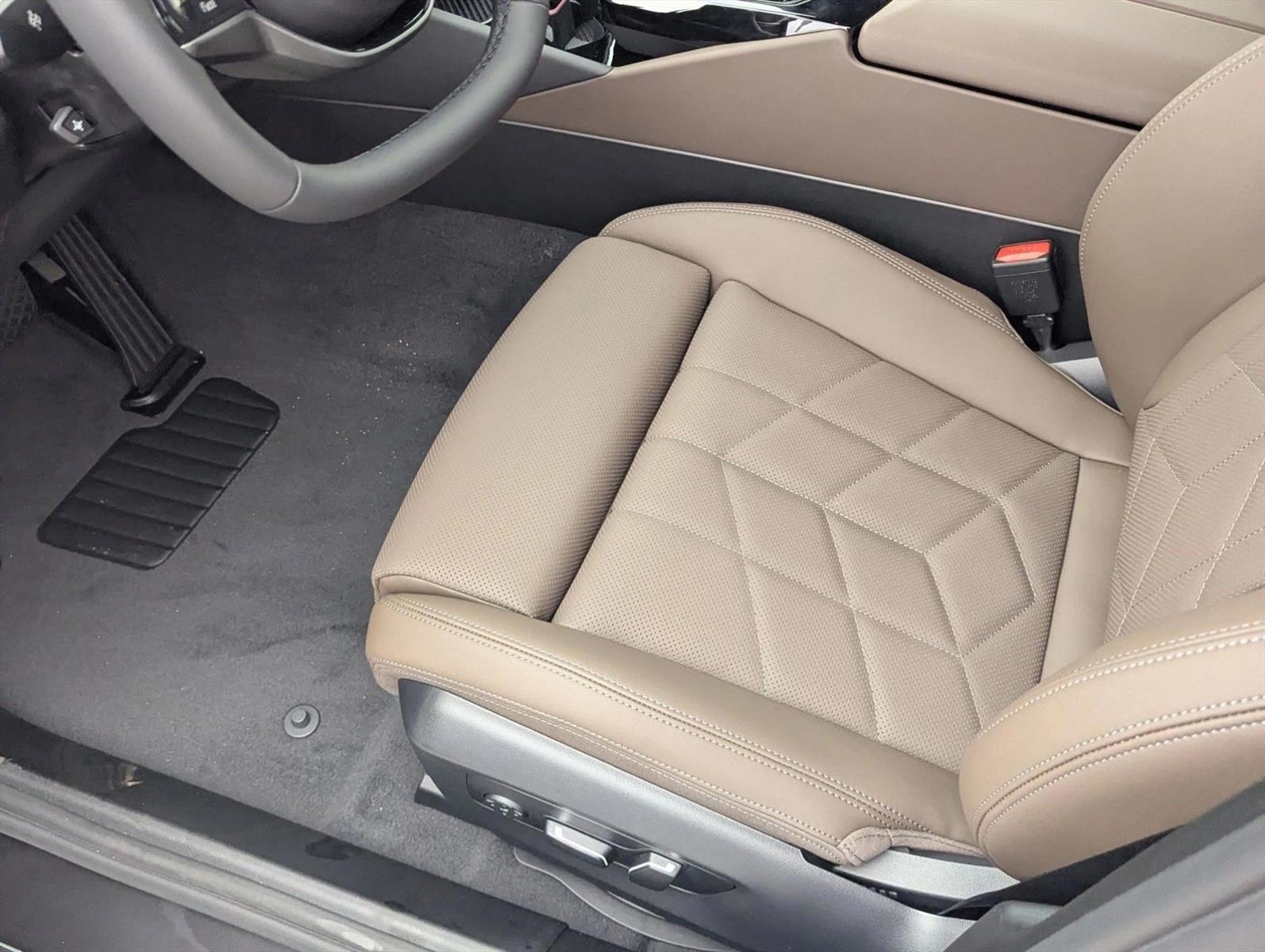 Thumbnail: 2026 BMW 5 Series - 5