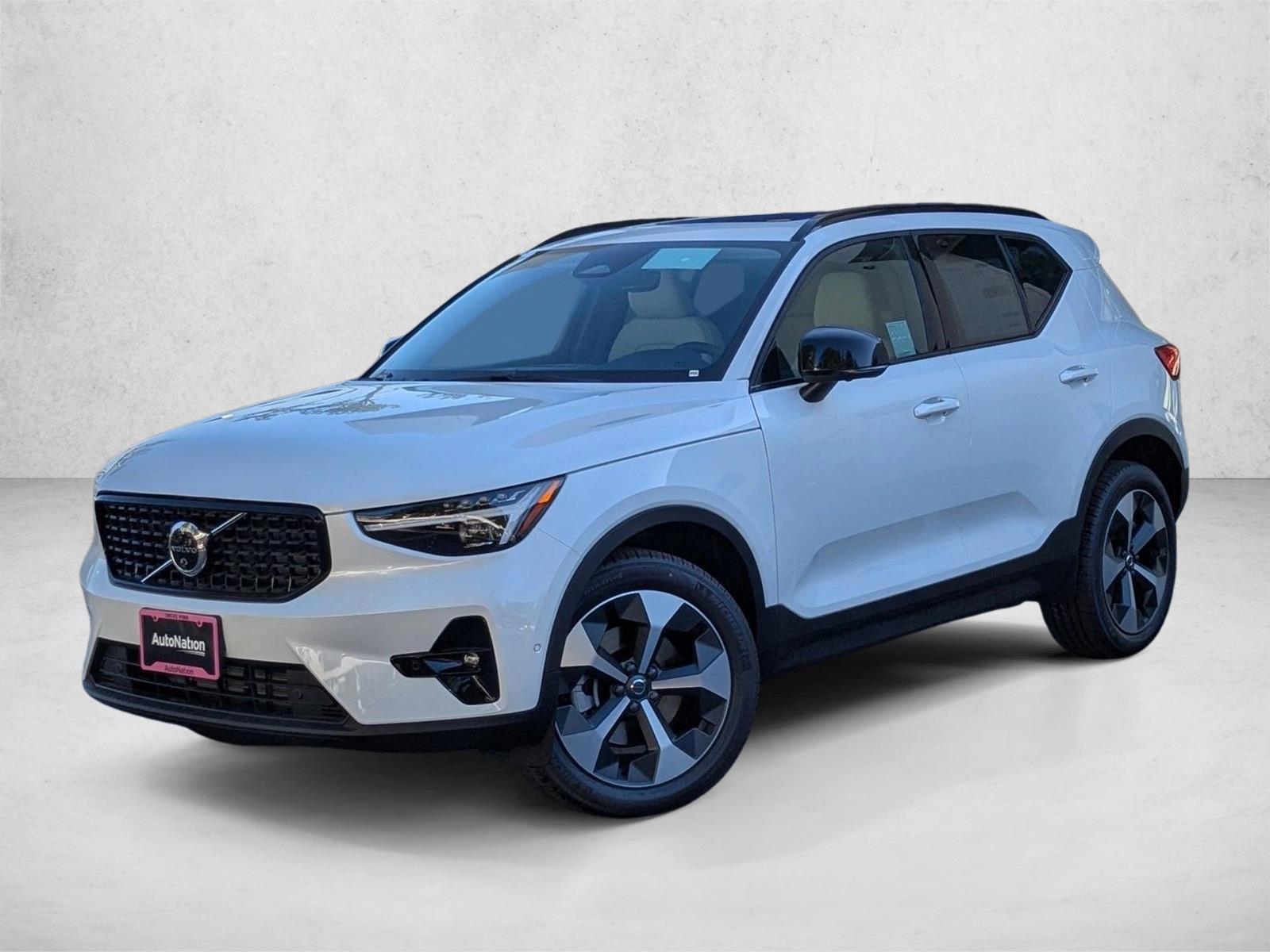 Thumbnail: 2026 Volvo XC40 - 1