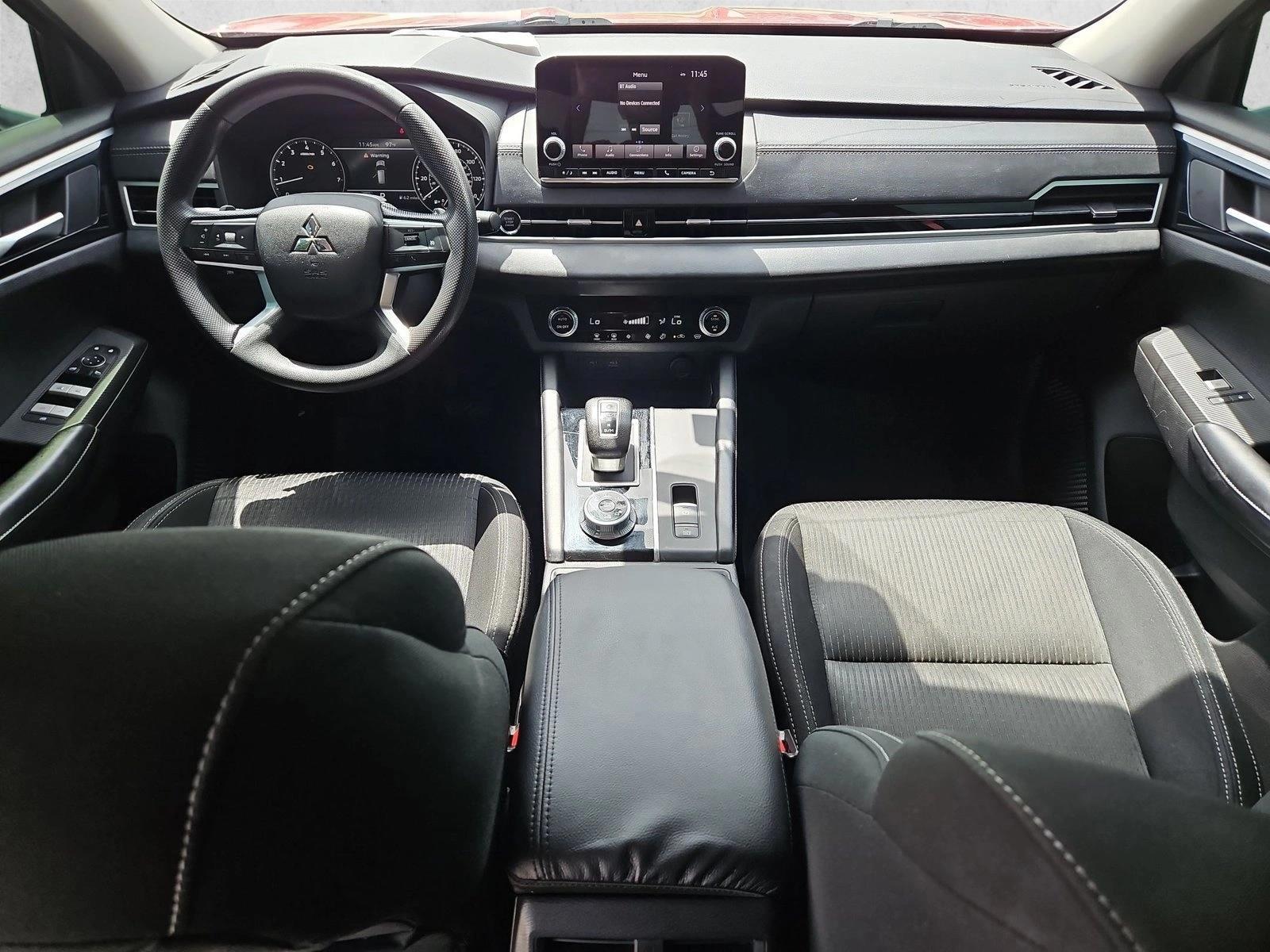 Thumbnail: 2022 Mitsubishi Outlander - 4