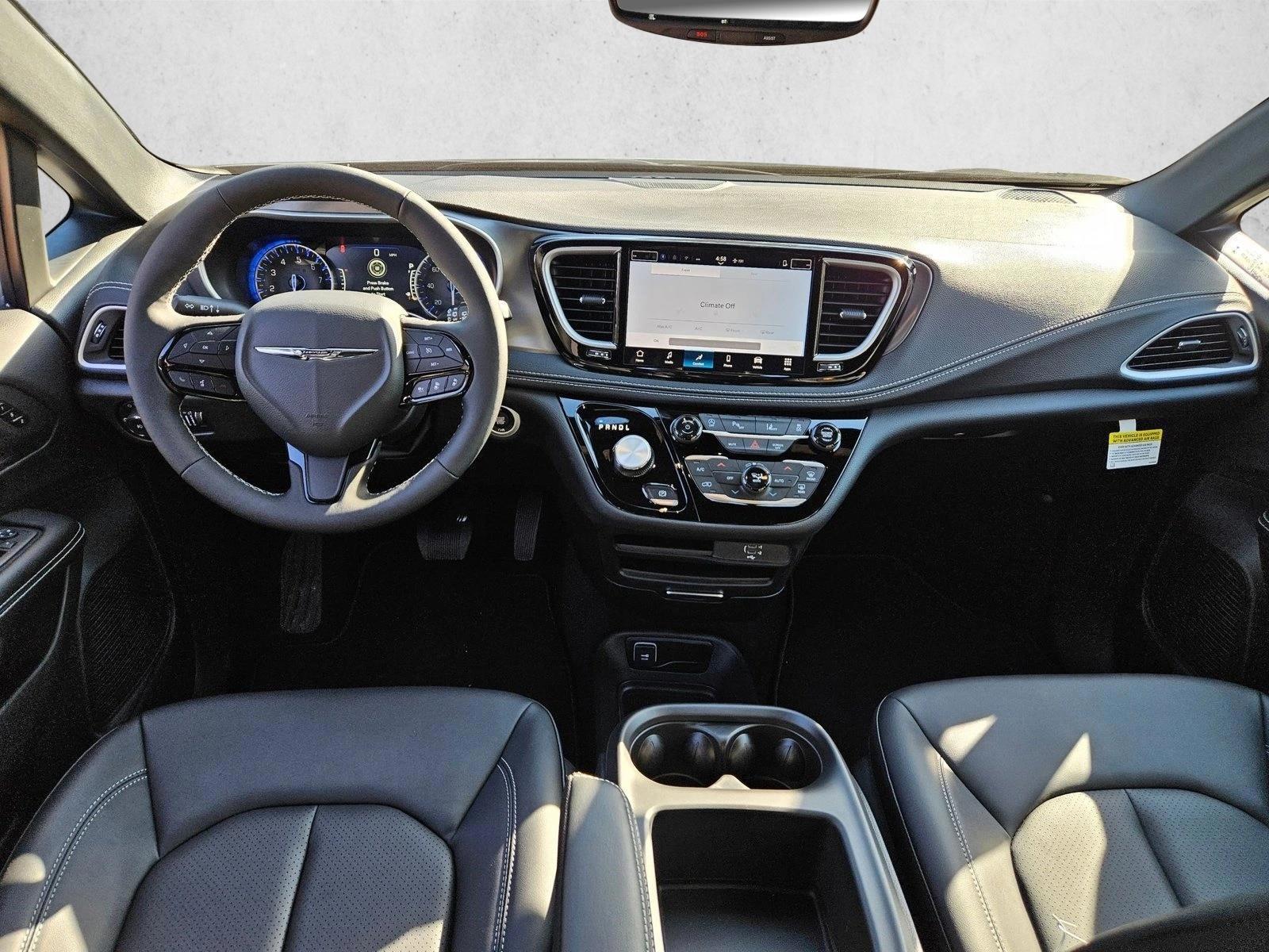 Thumbnail: 2026 Chrysler Pacifica - 3