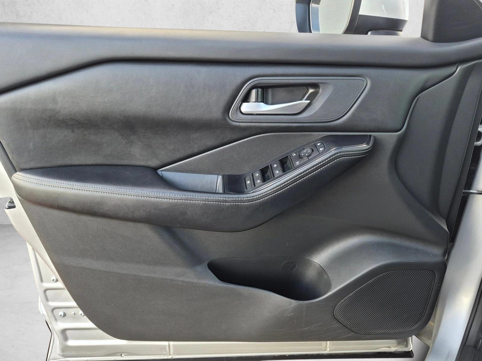2025 Nissan Rogue SV - Photo 11